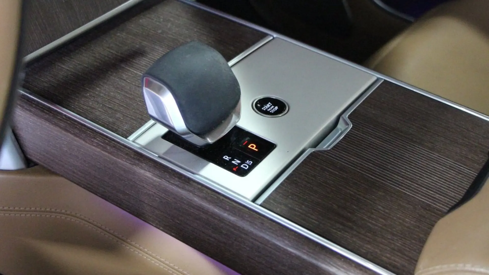 Land Rover Range Rover — photo 21