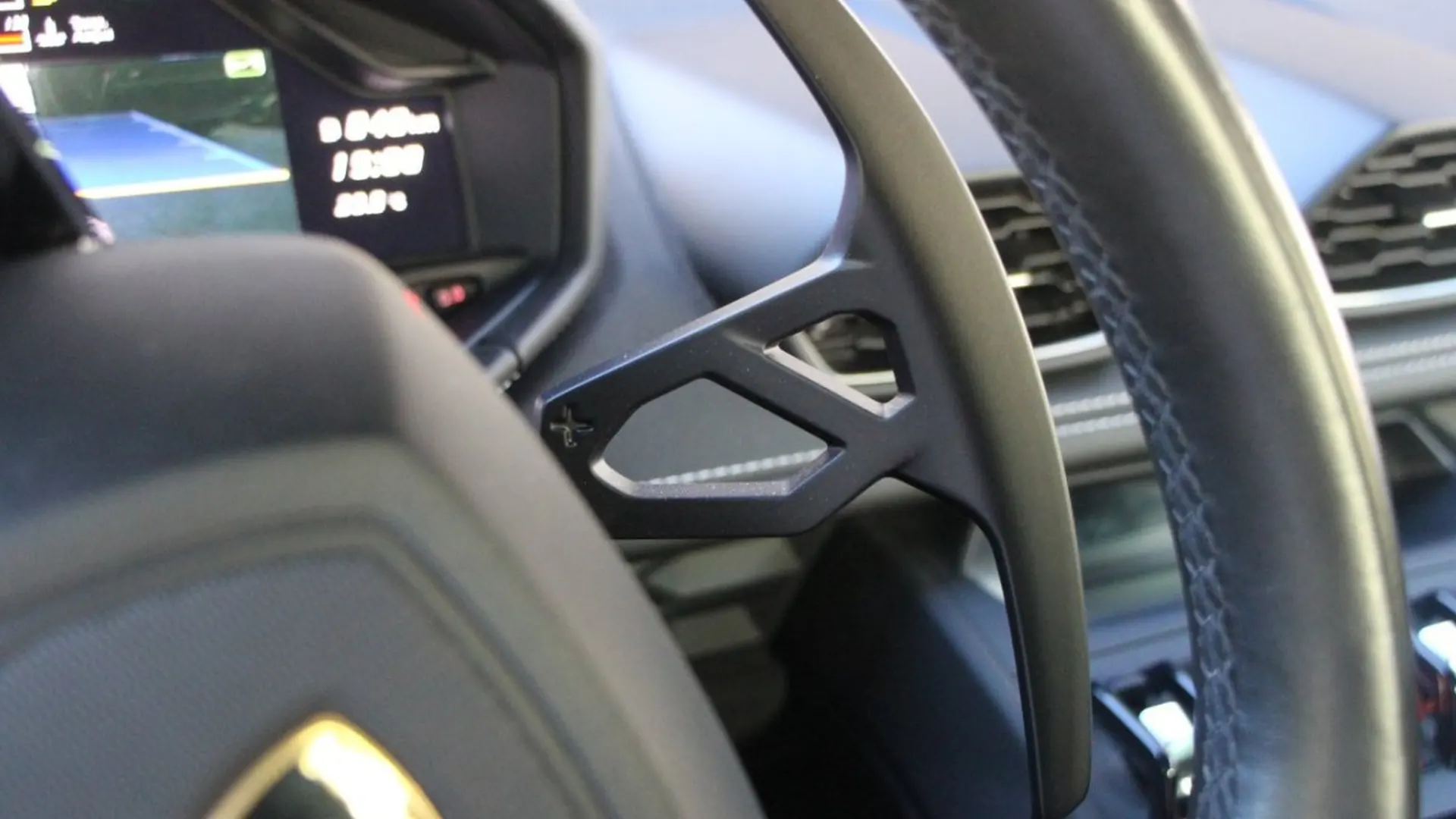 Lamborghini Huracan — photo 24