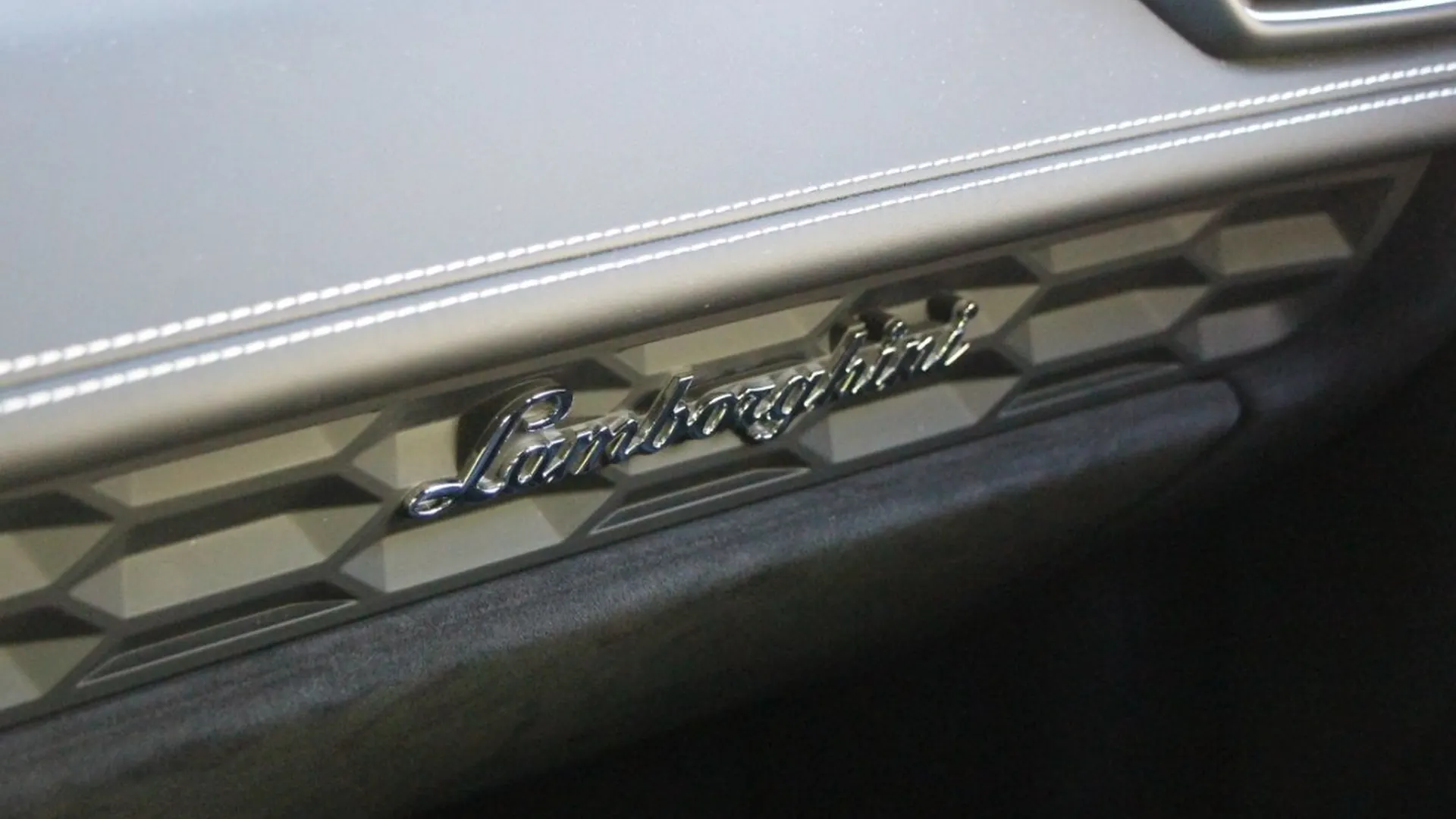 Lamborghini Huracan — photo 19
