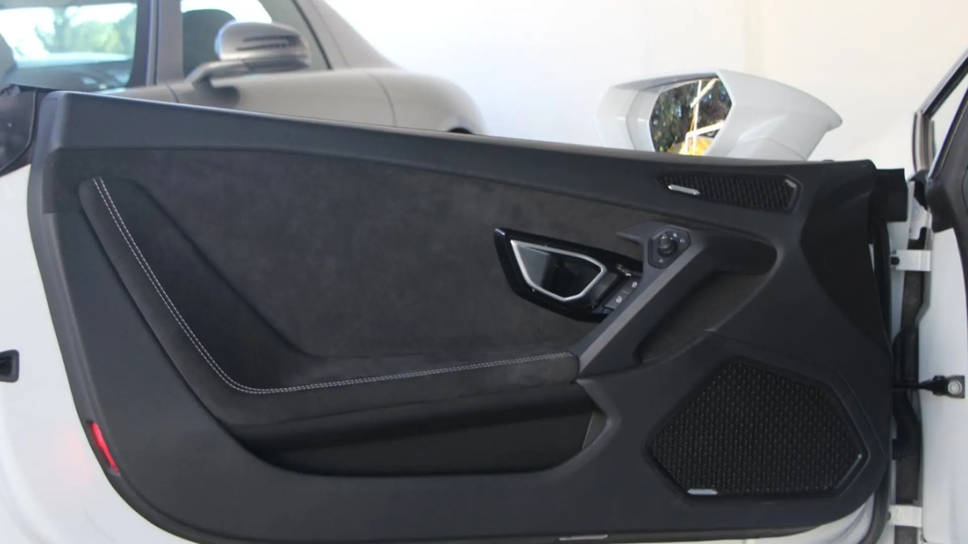Lamborghini Huracan — photo 13