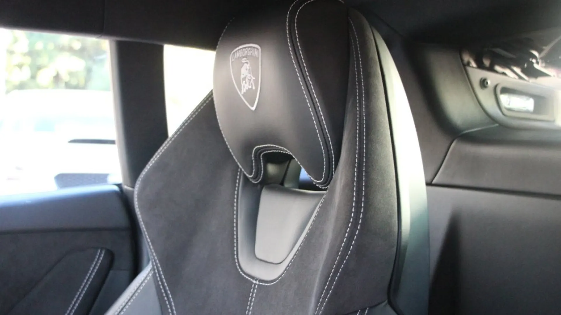 Lamborghini Huracan — photo 25