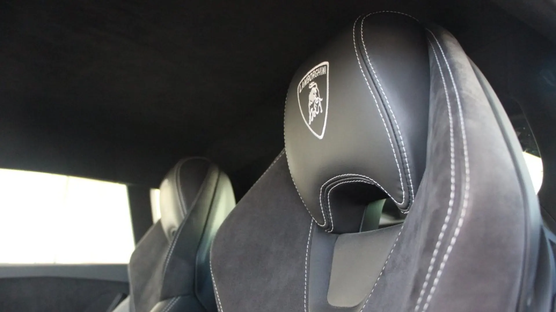Lamborghini Huracan — photo 14