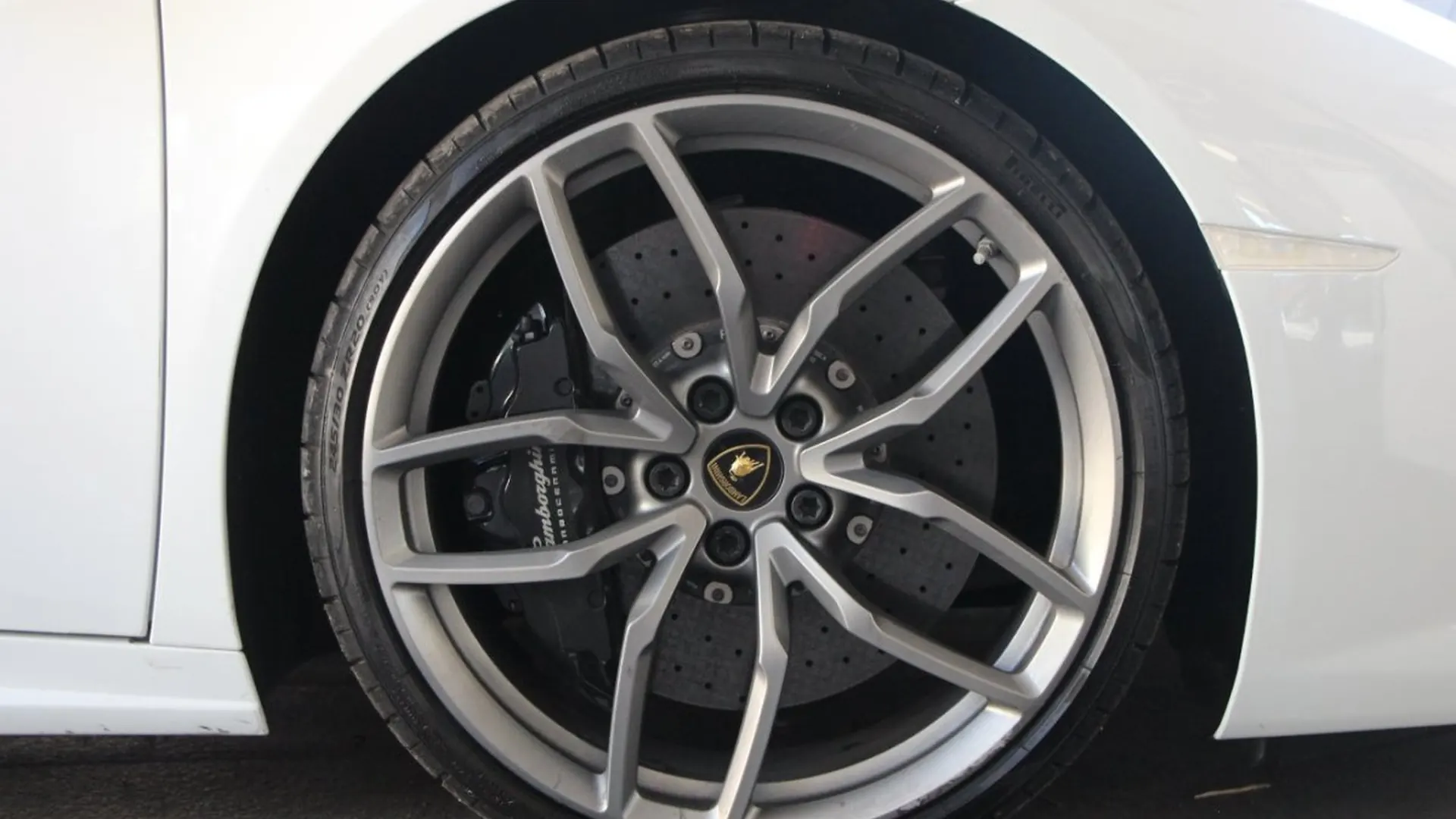 Lamborghini Huracan — photo 27