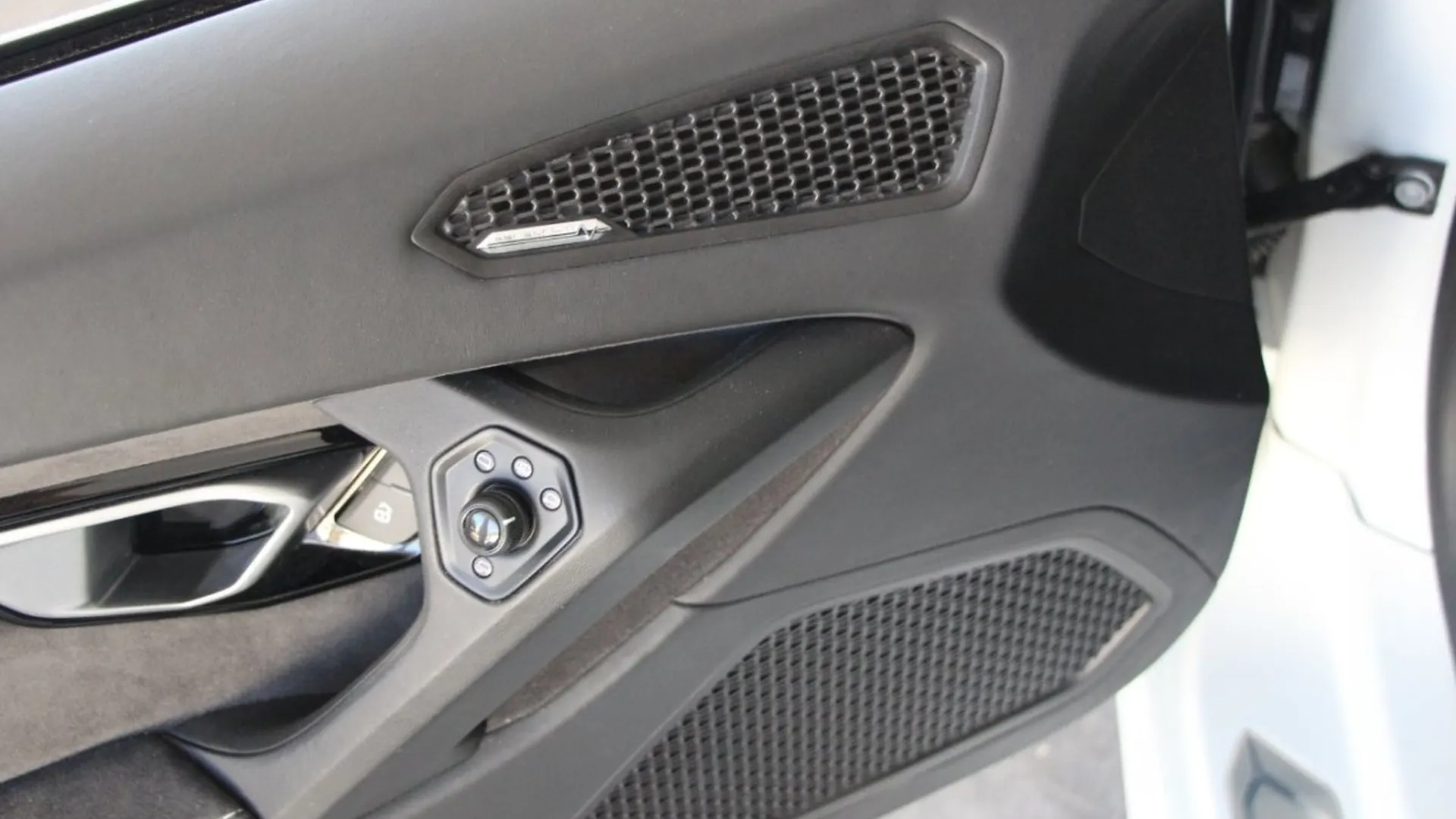 Lamborghini Huracan — photo 12
