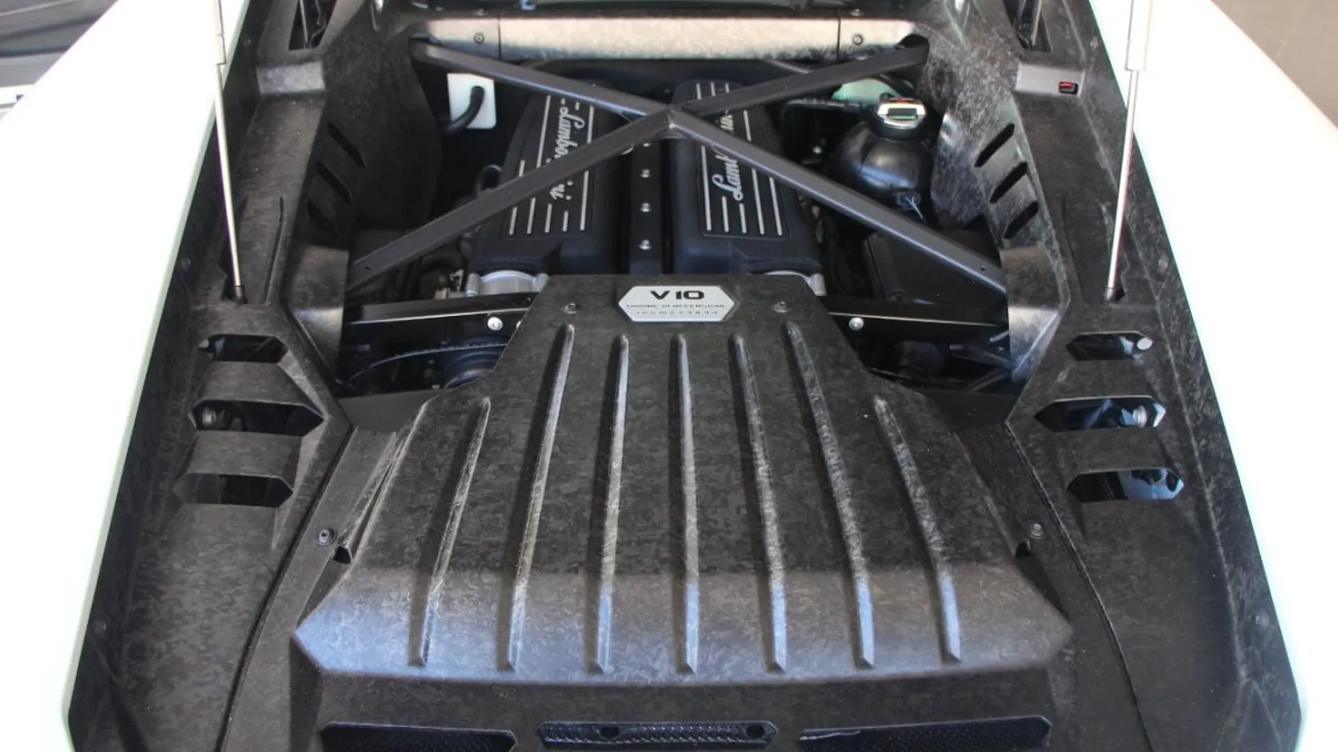 Lamborghini Huracan — photo 7