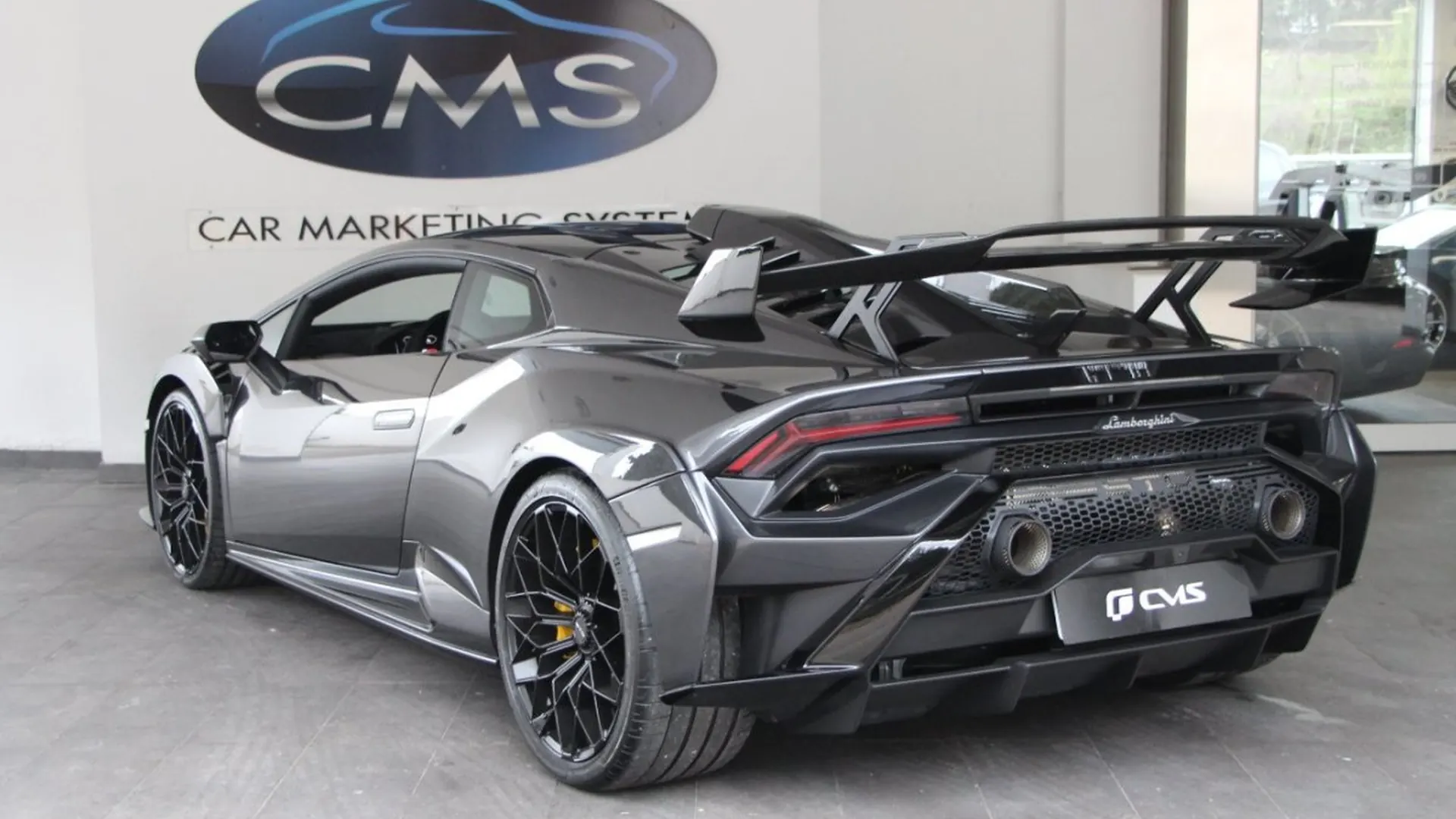 Lamborghini Huracan — photo 12