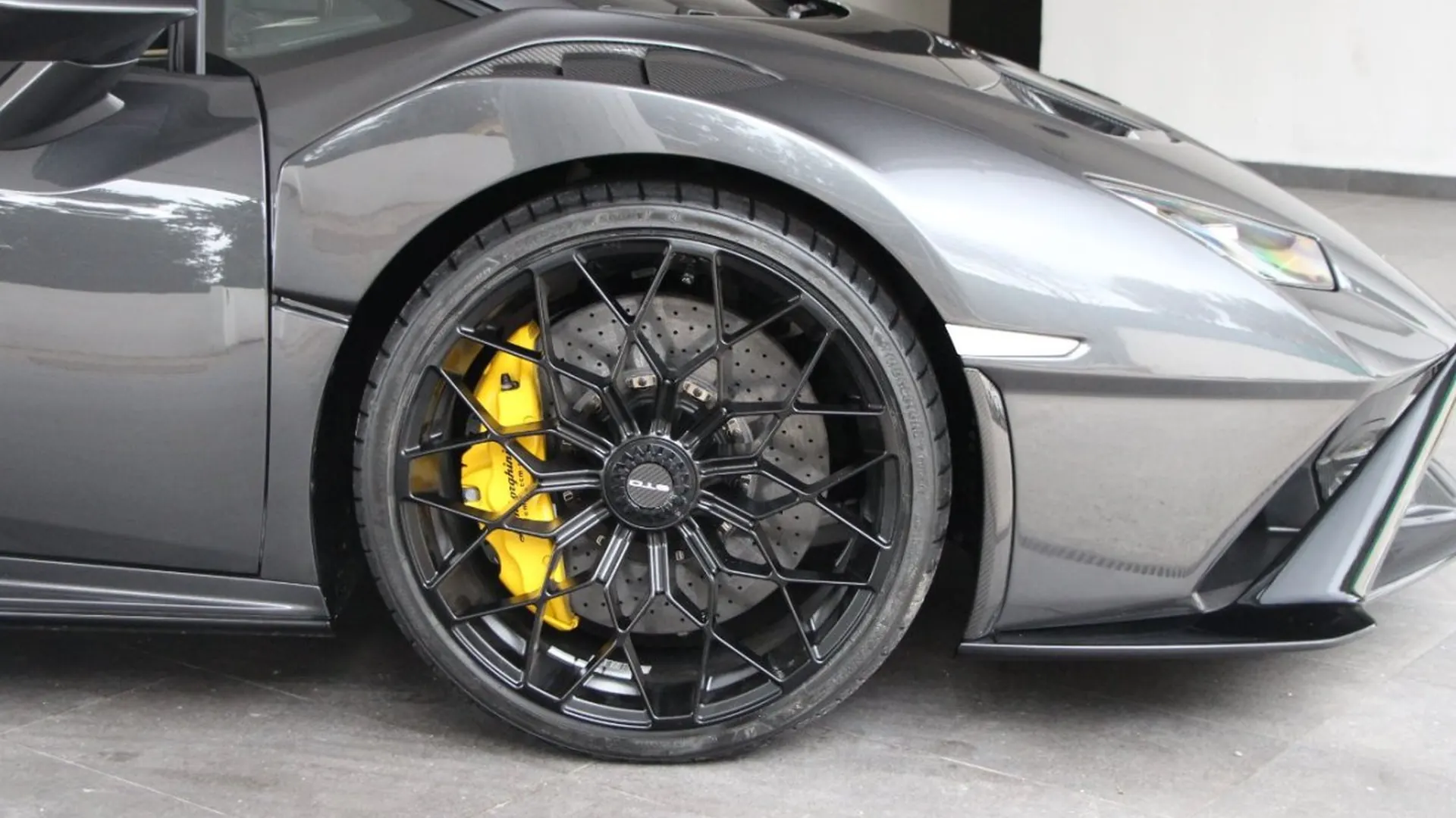 Lamborghini Huracan — photo 11