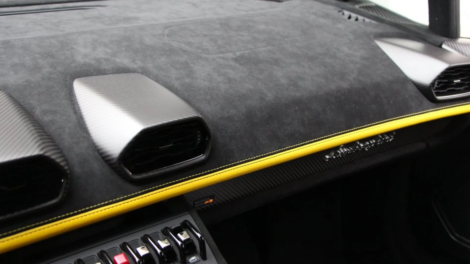 Lamborghini Huracan — photo 23