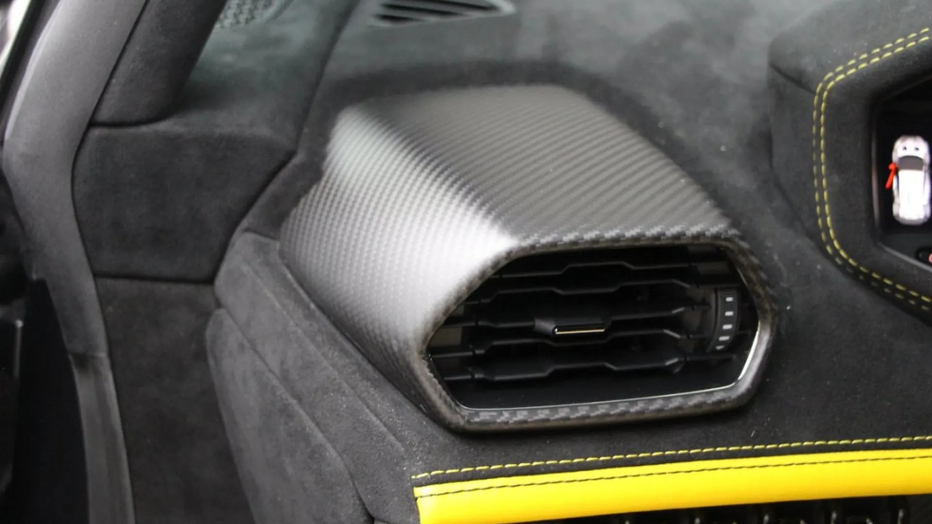 Lamborghini Huracan — photo 27
