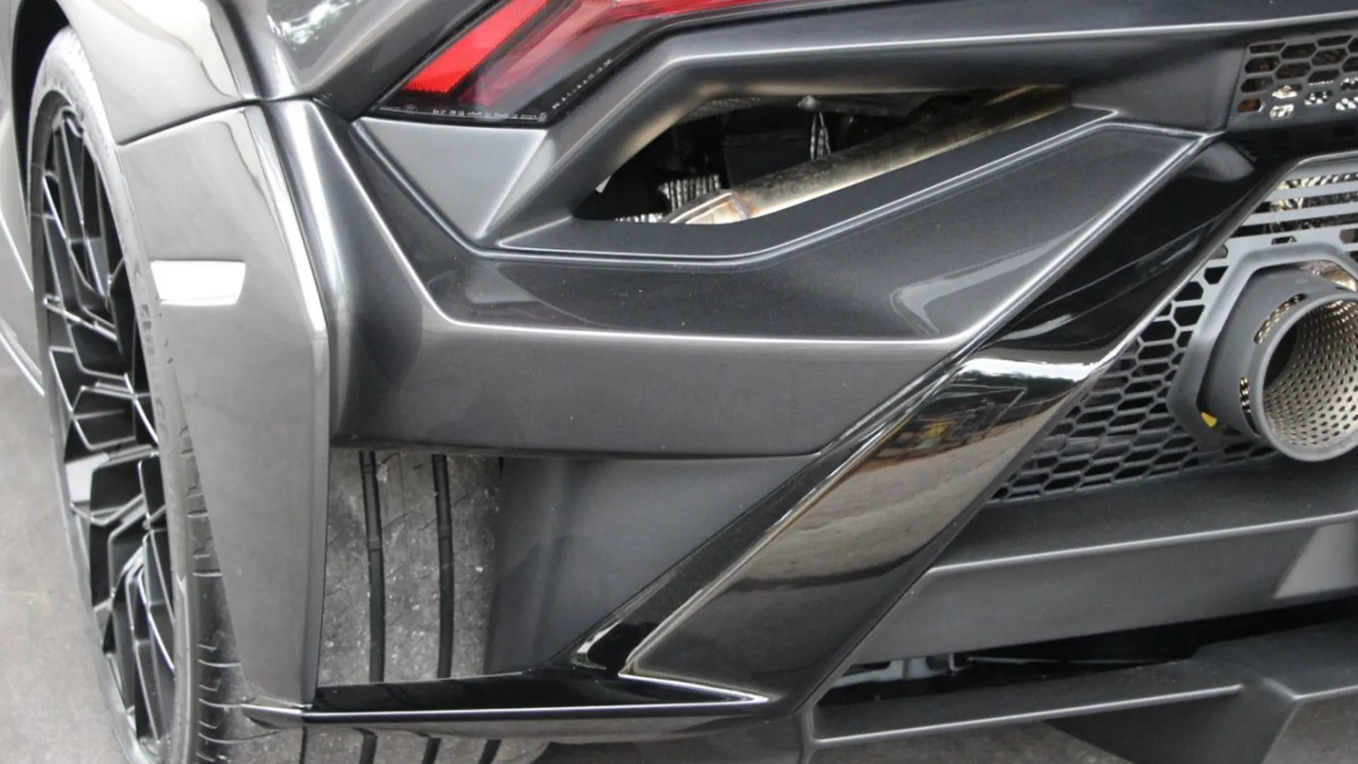 Lamborghini Huracan — photo 14