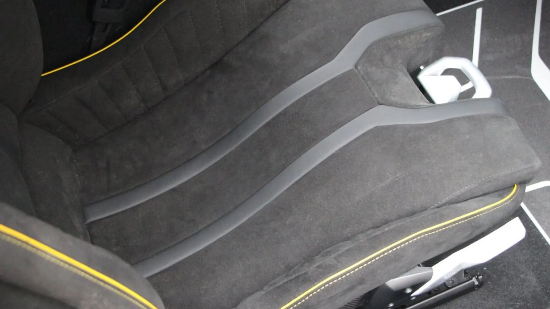 Lamborghini Huracan — photo 36