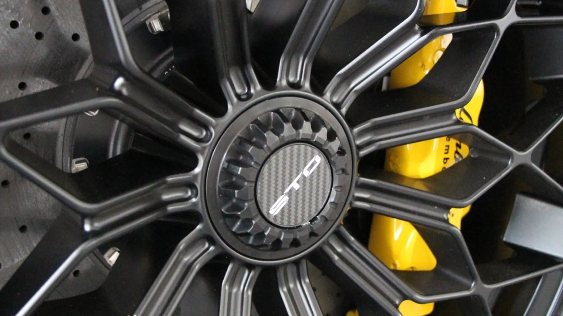 Lamborghini Huracan — photo 10