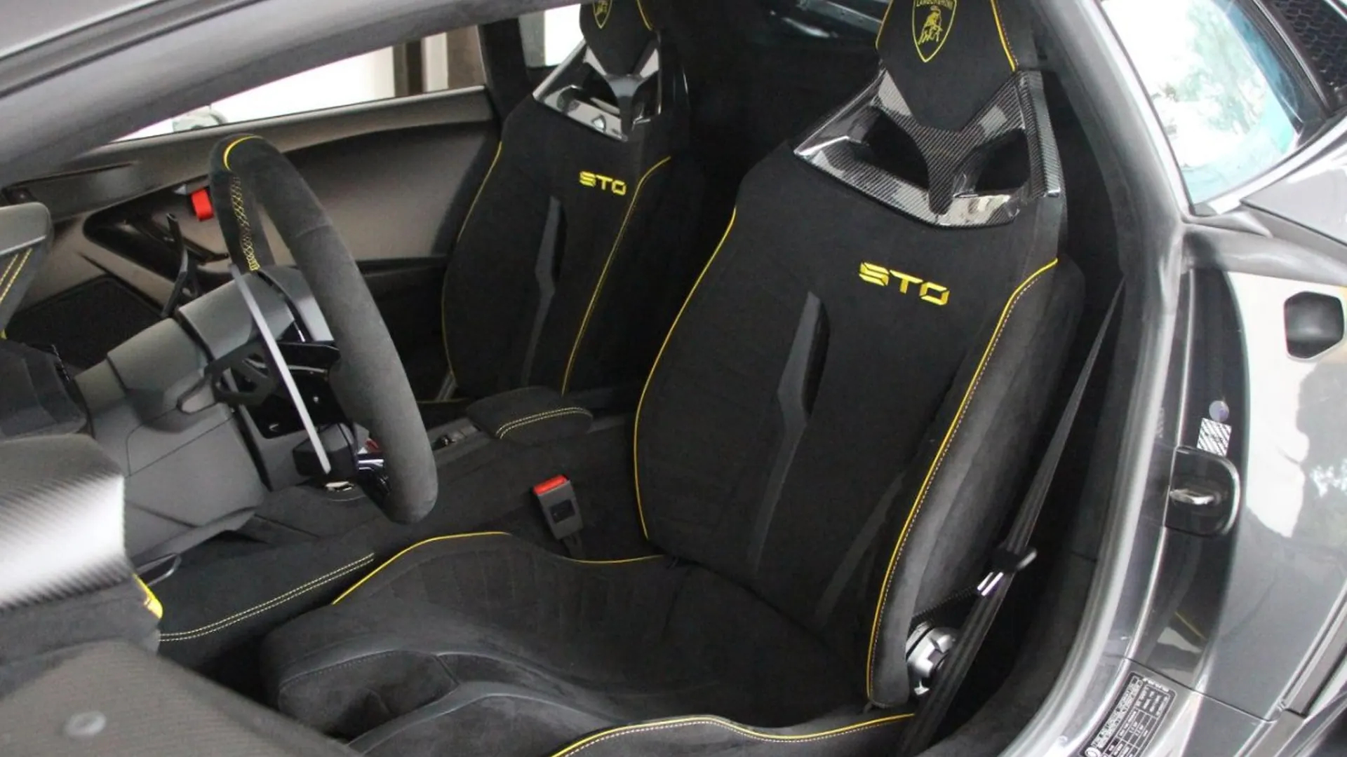 Lamborghini Huracan — photo 19