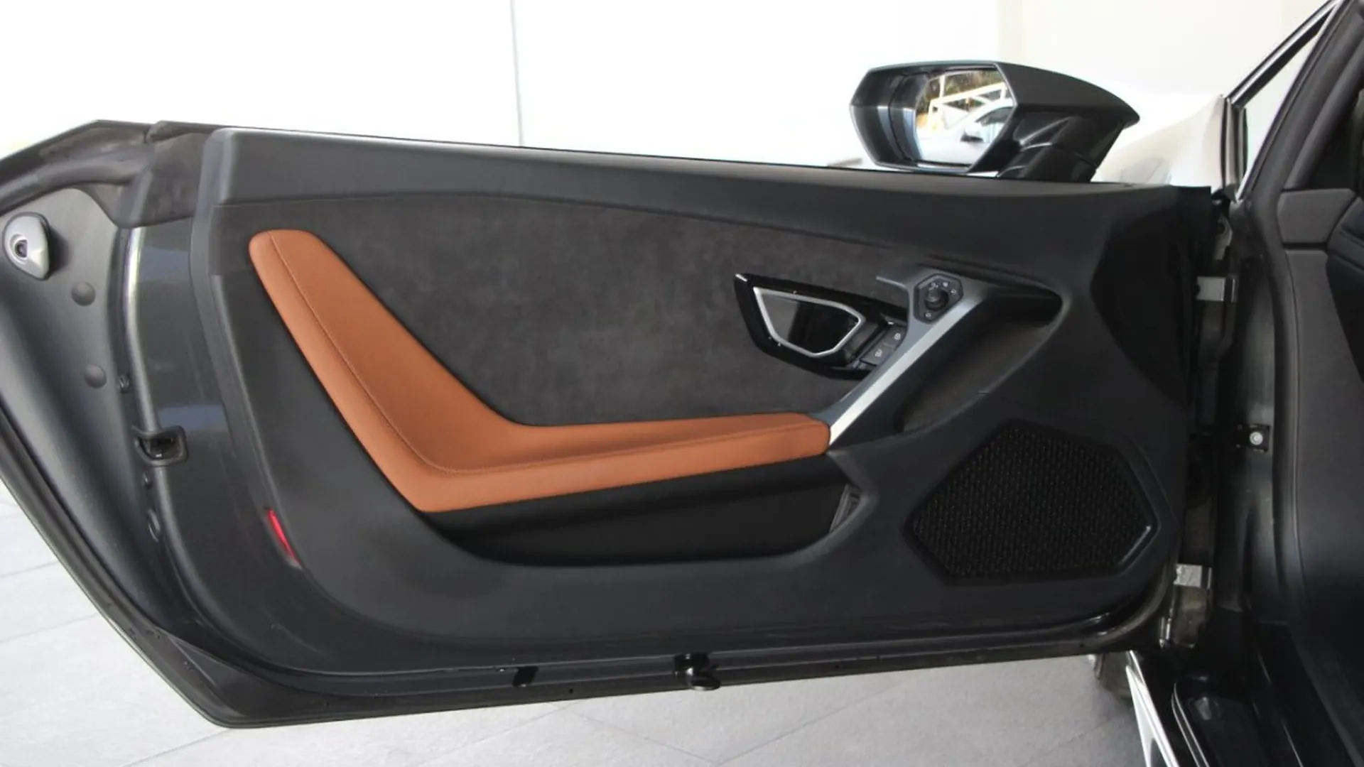Lamborghini Huracan — photo 10