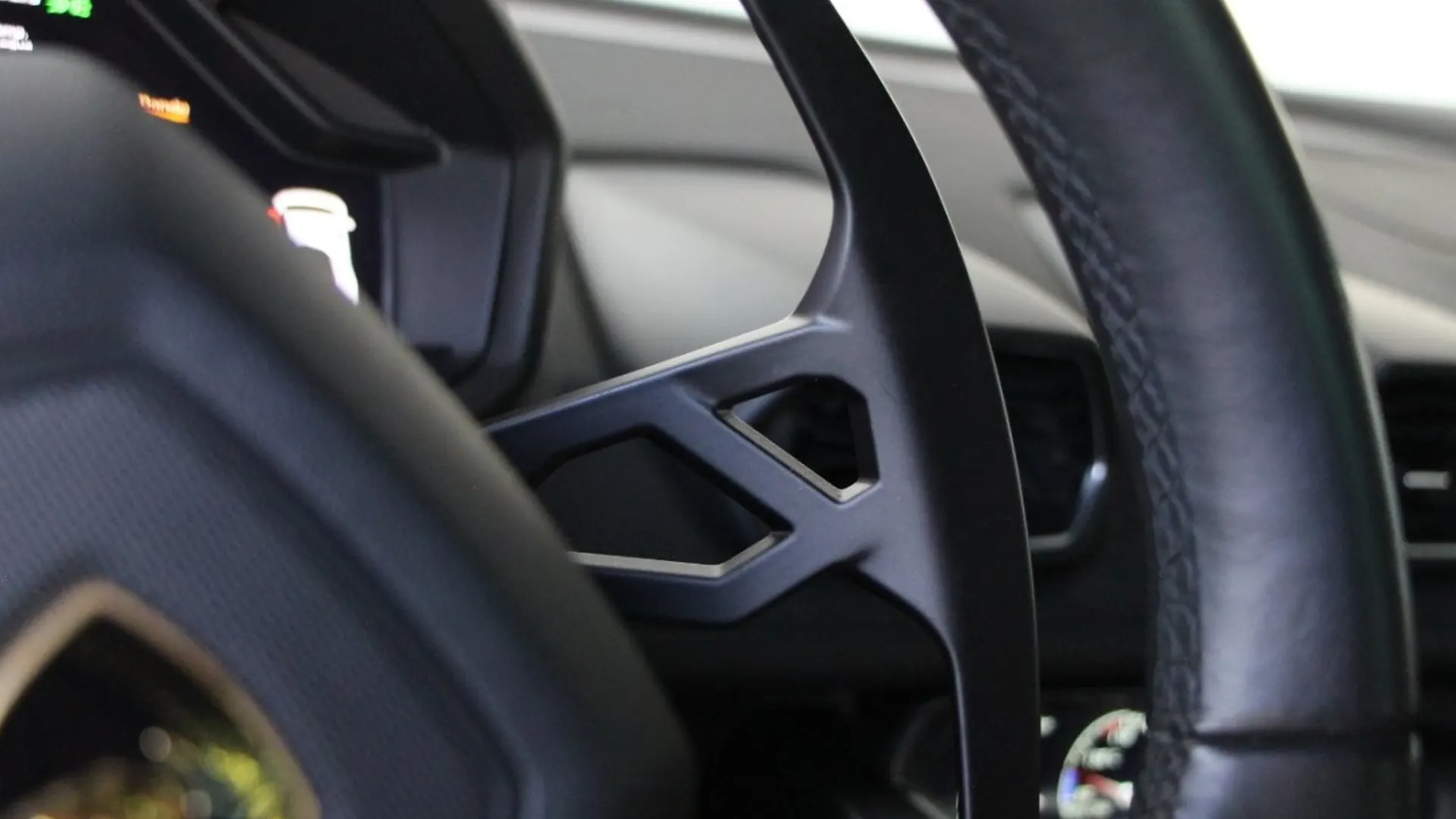 Lamborghini Huracan — photo 21