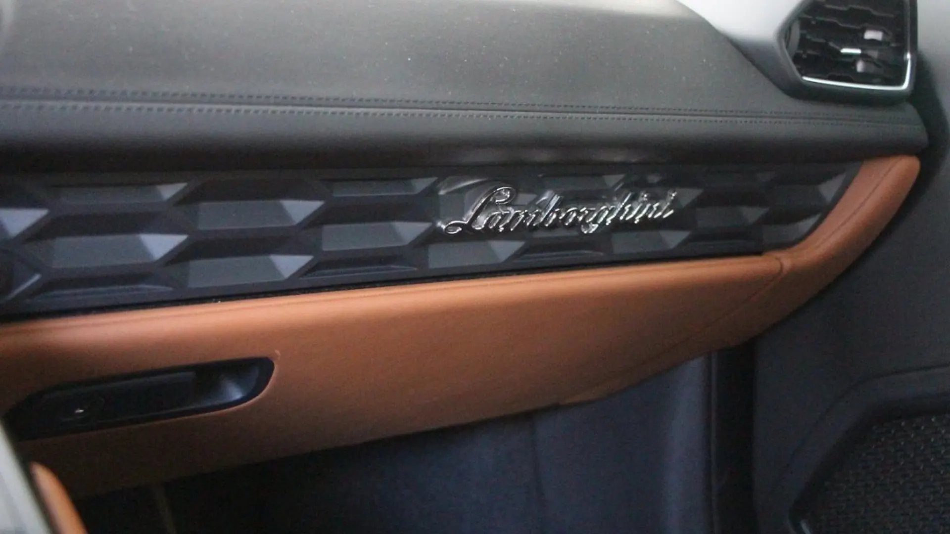 Lamborghini Huracan — photo 18