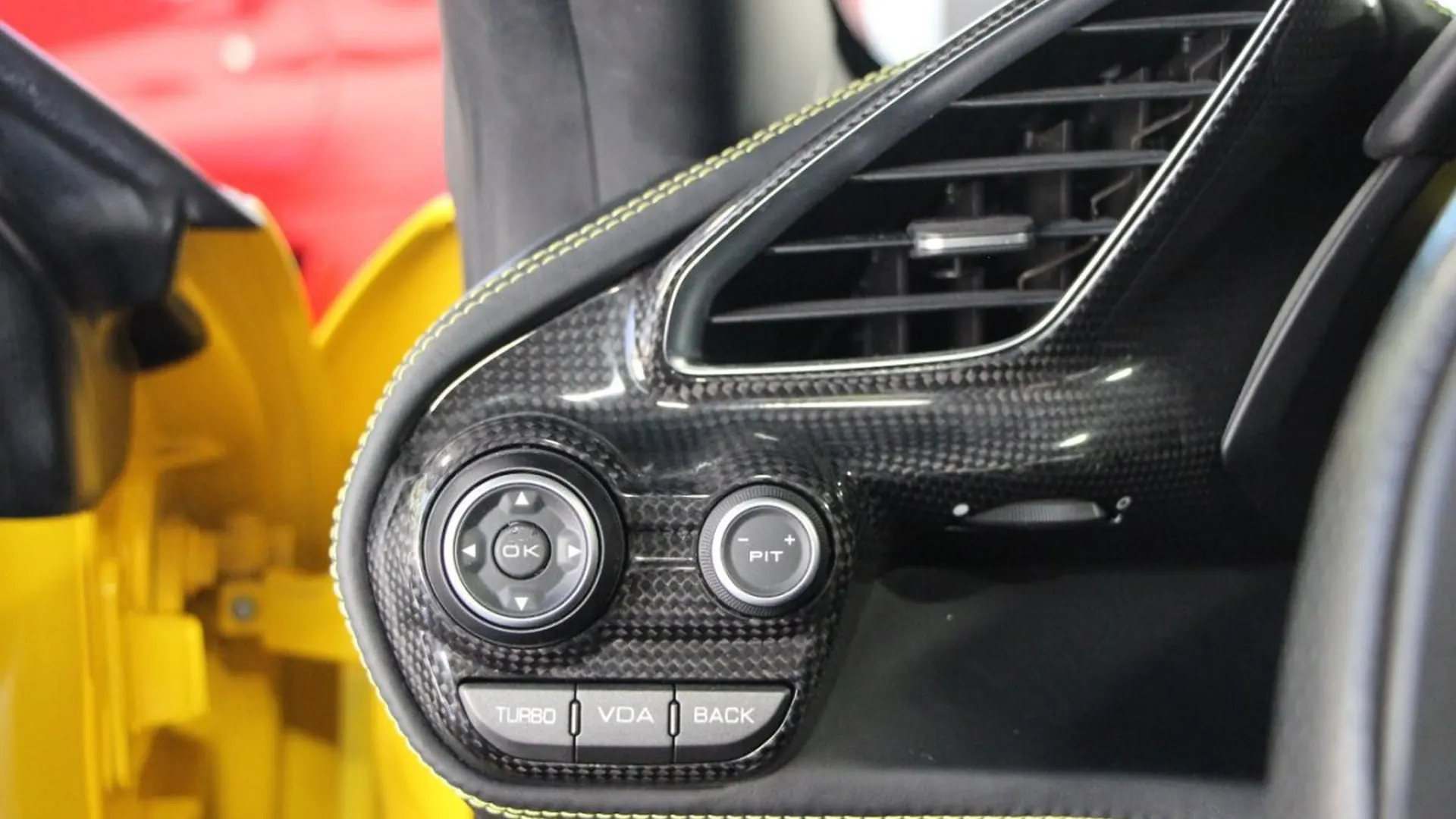 Ferrari 488 — photo 29