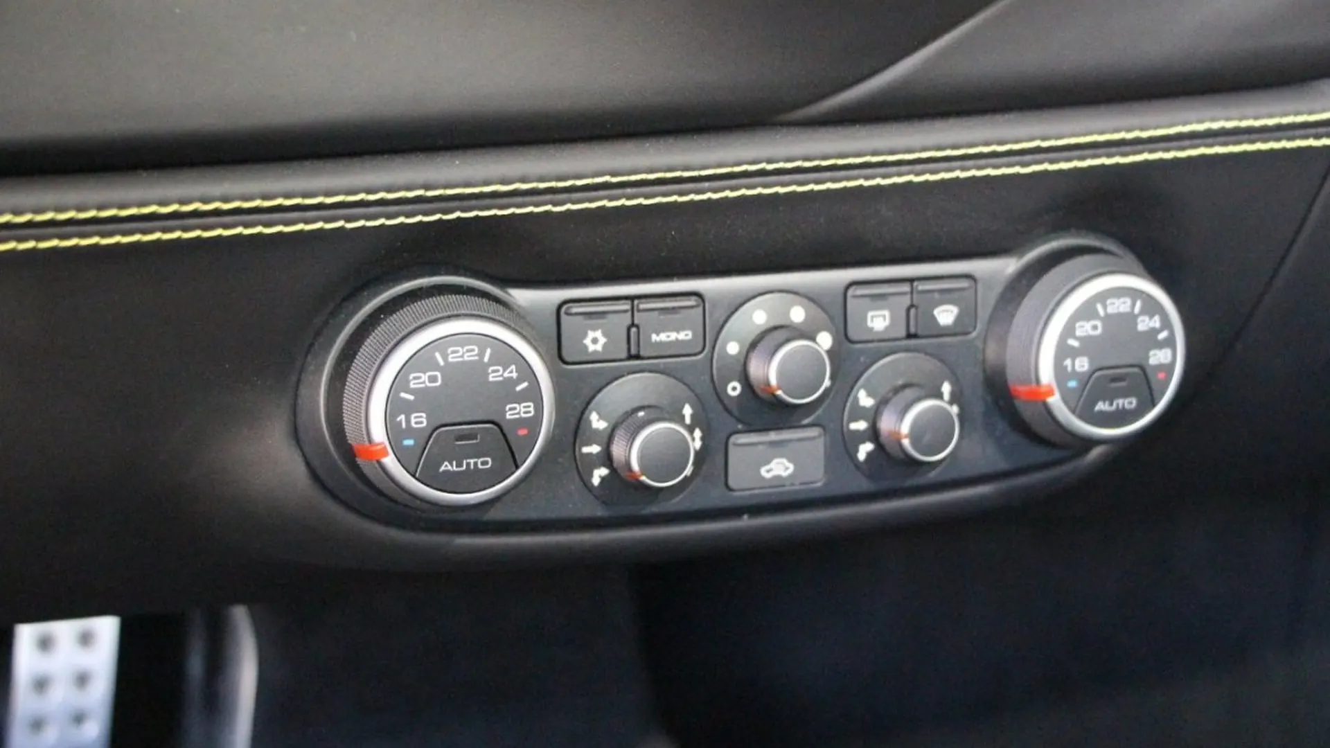 Ferrari 488 — photo 28