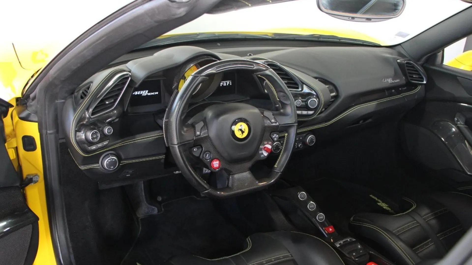 Ferrari 488 — photo 13