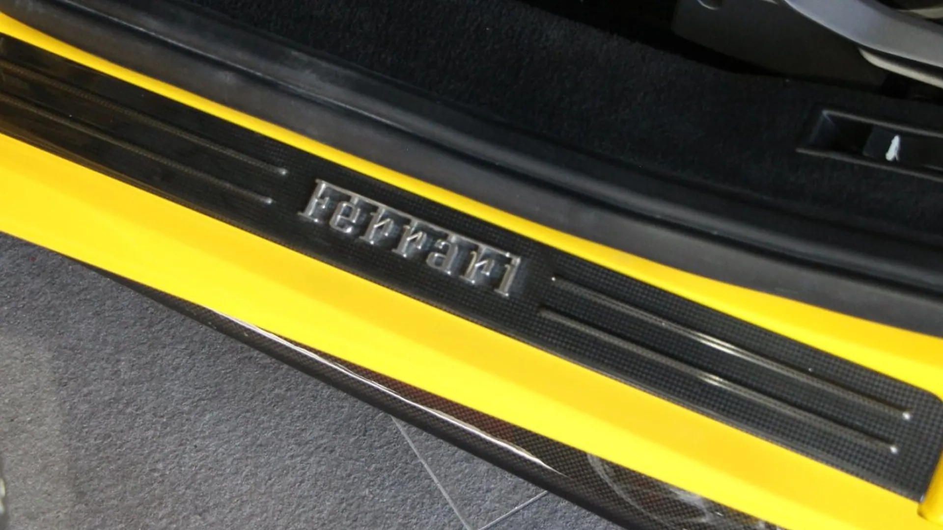 Ferrari 488 — photo 18