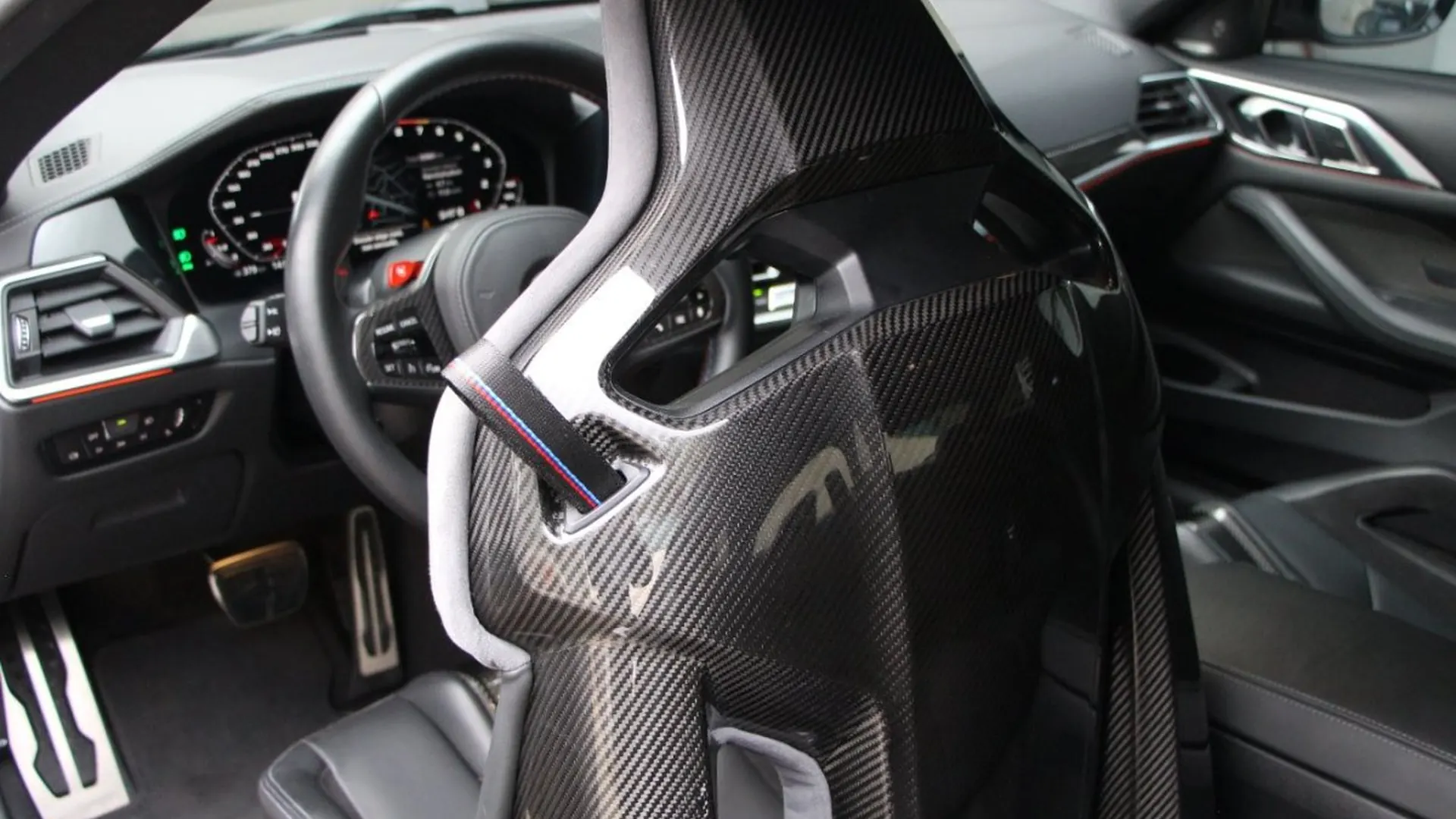 BMW M4 — photo 26