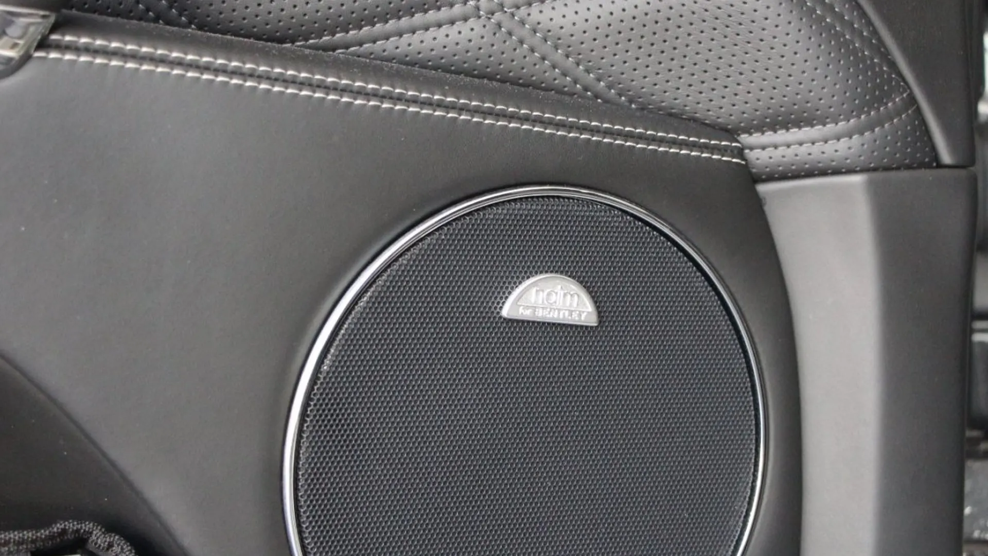 Bentley Flying Spur — photo 11