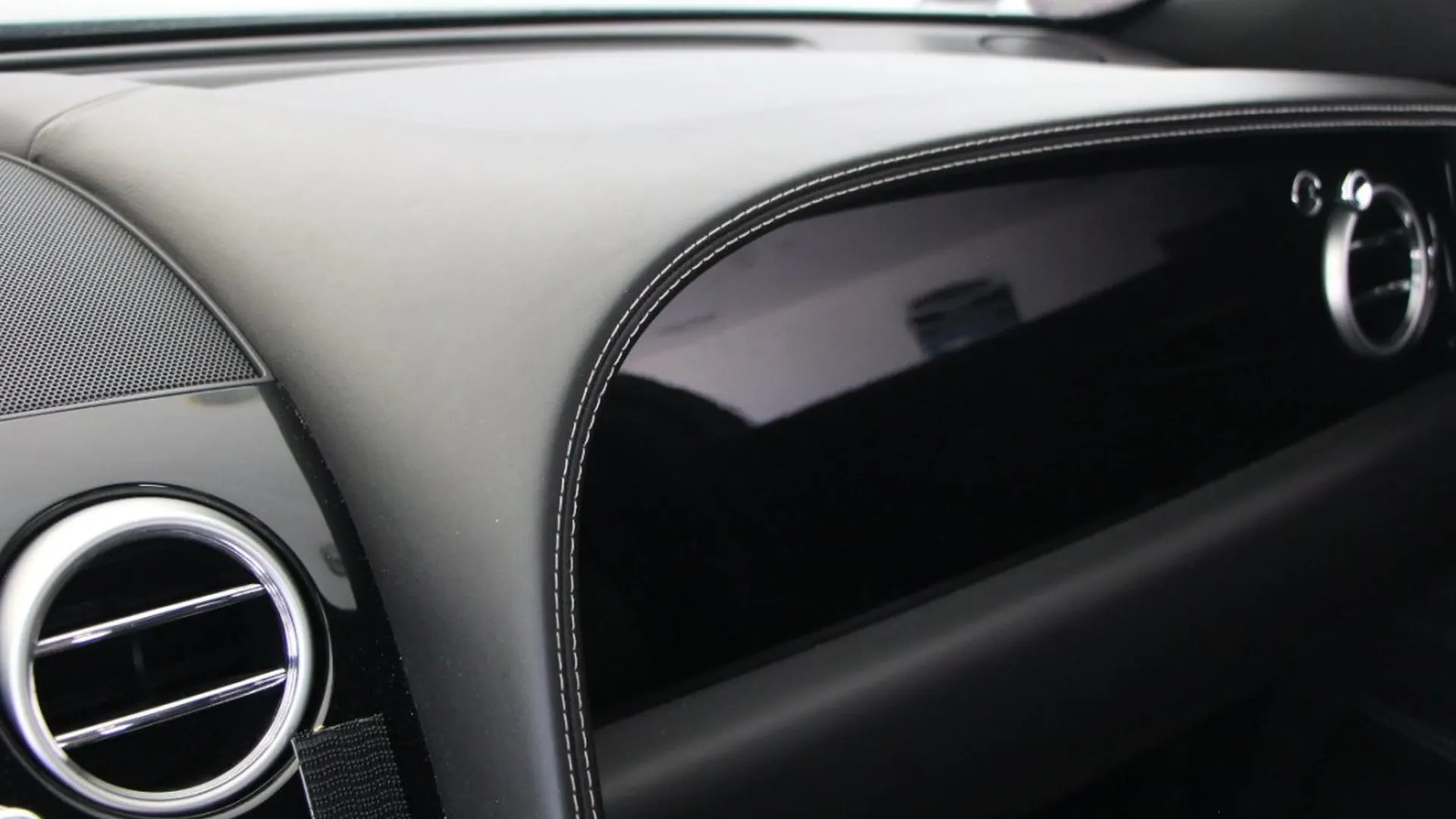 Bentley Flying Spur — photo 15