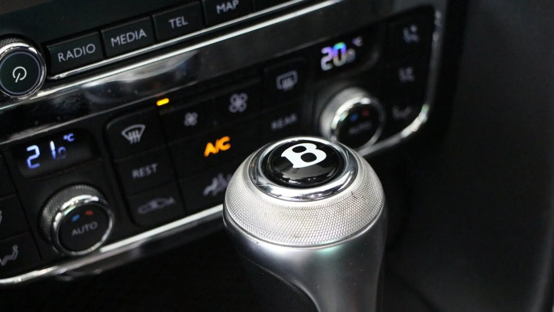 Bentley Flying Spur — photo 12