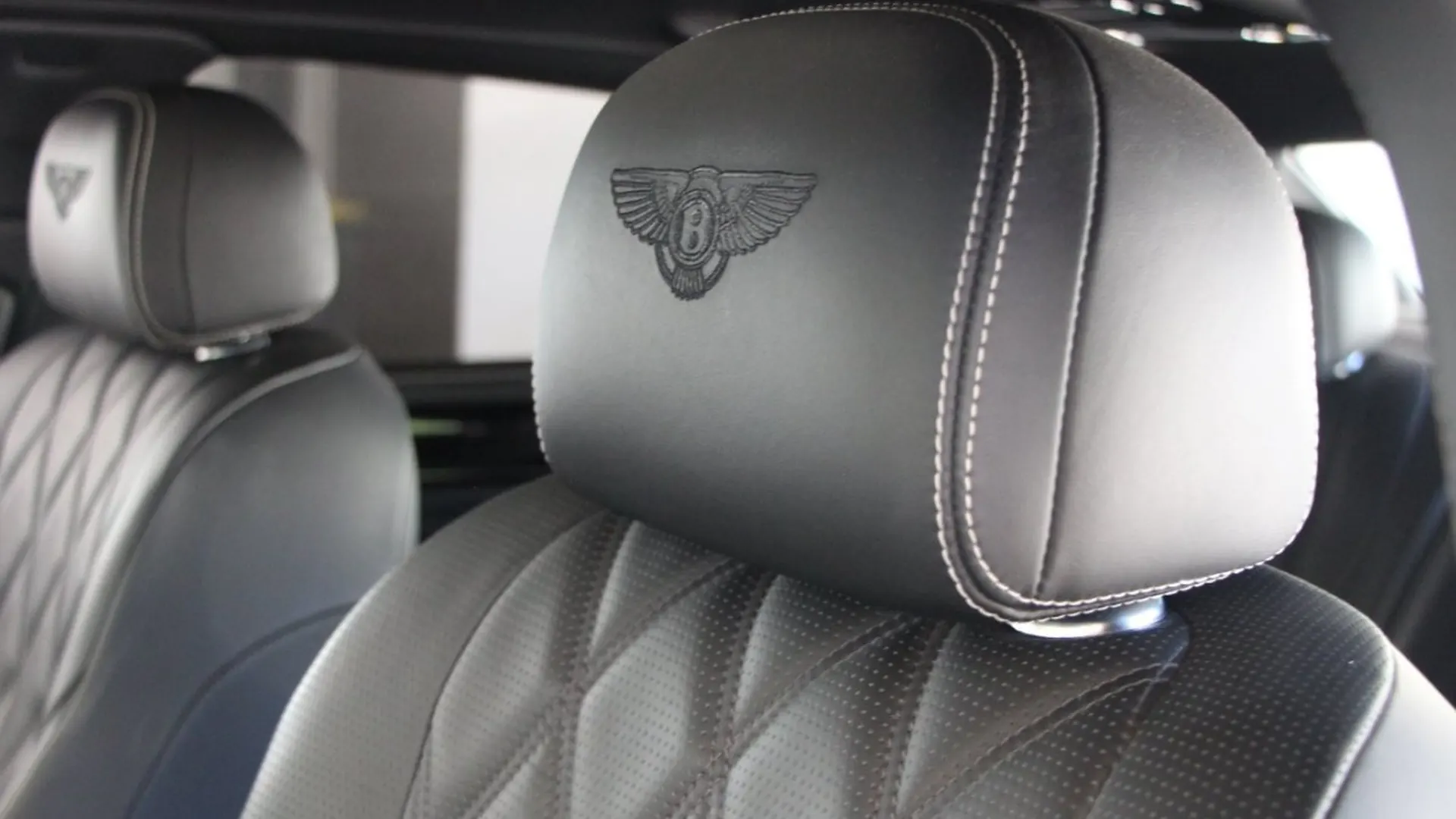 Bentley Flying Spur — photo 10