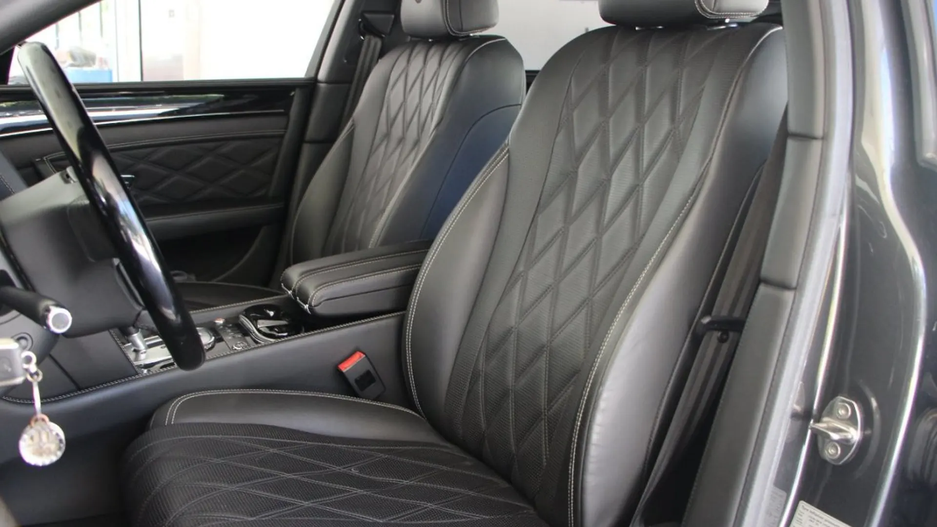 Bentley Flying Spur — photo 8