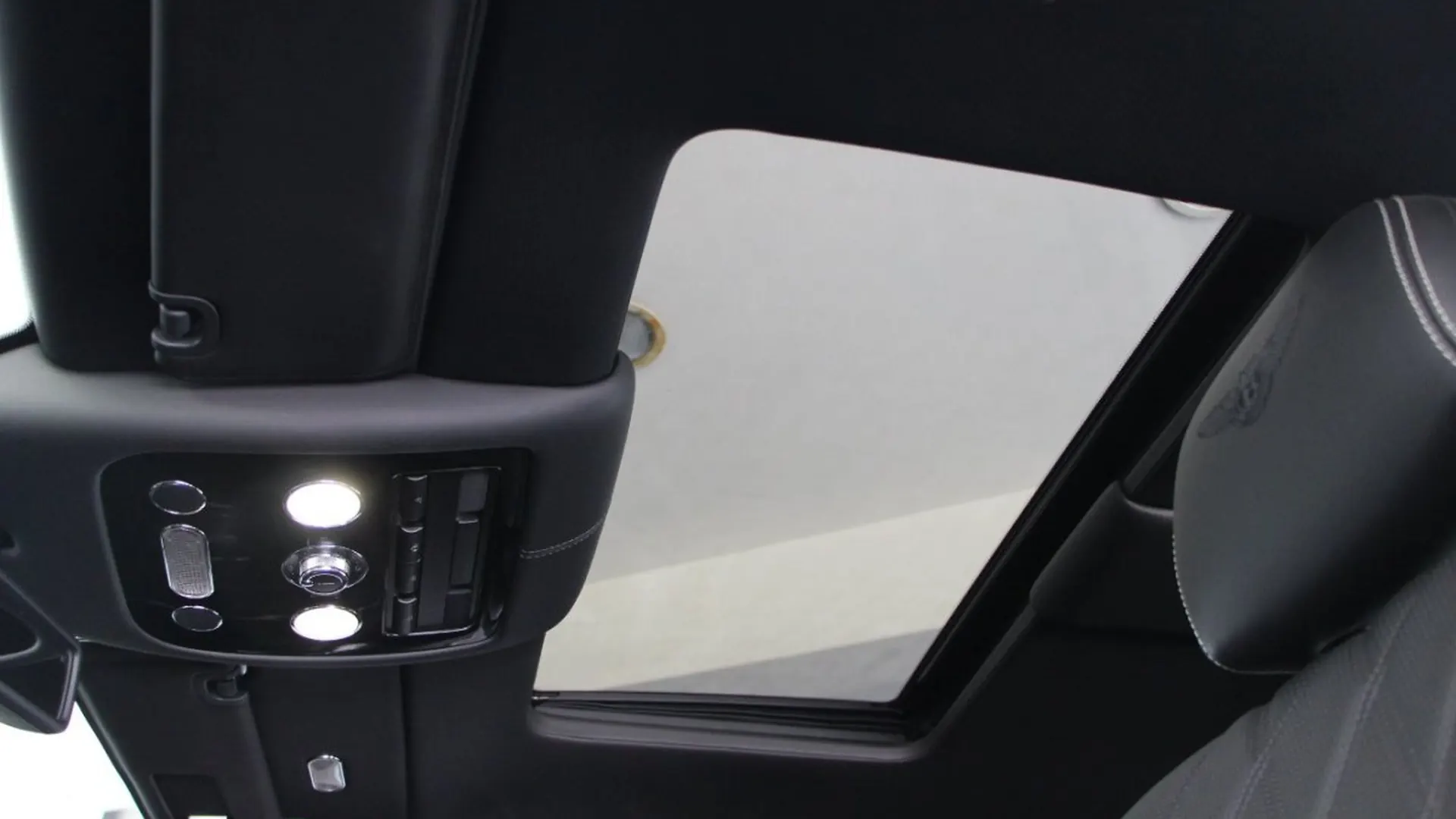 Bentley Flying Spur — photo 9