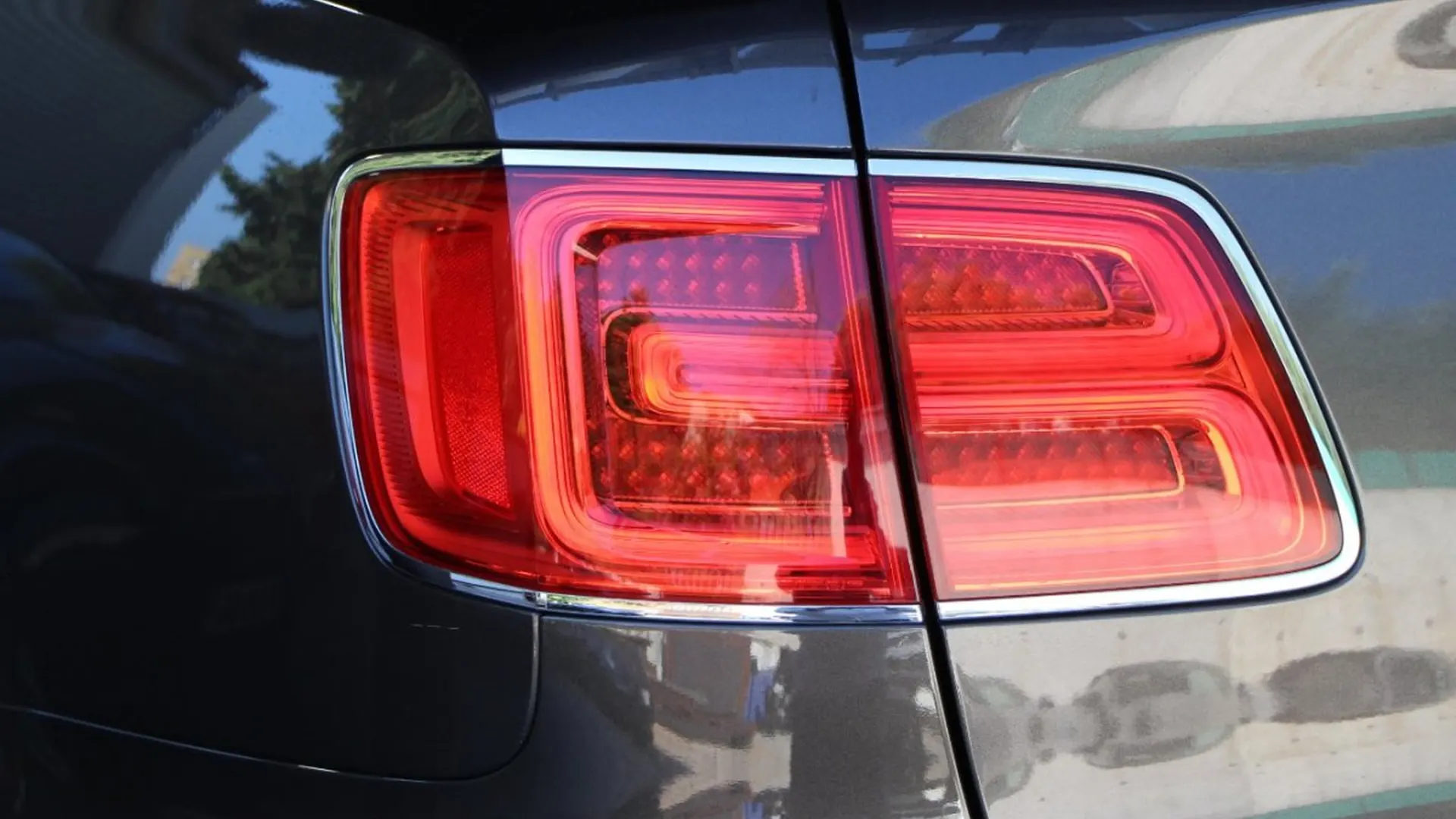 Bentley Bentayga — photo 8