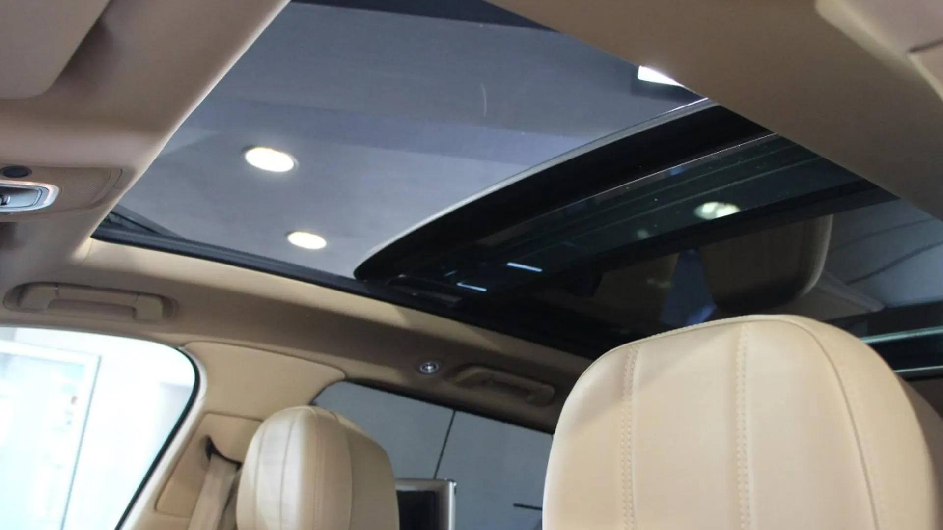 Bentley Bentayga — photo 13