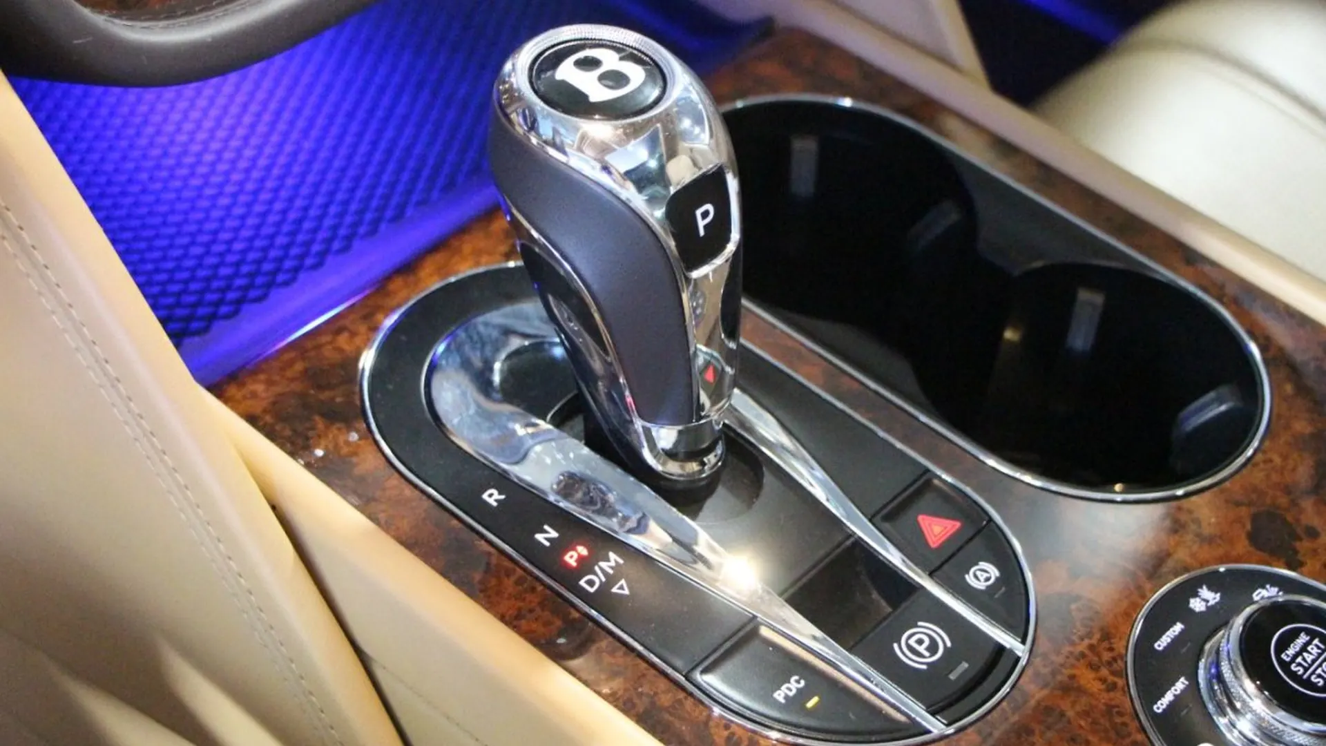 Bentley Bentayga — photo 29