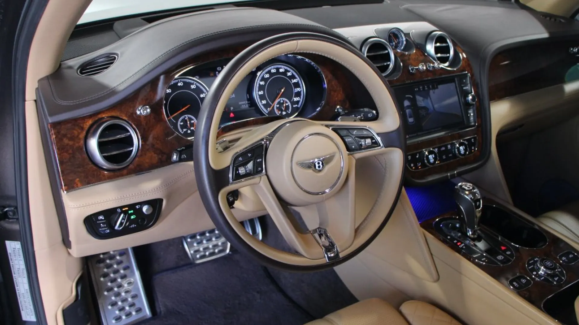 Bentley Bentayga — photo 9