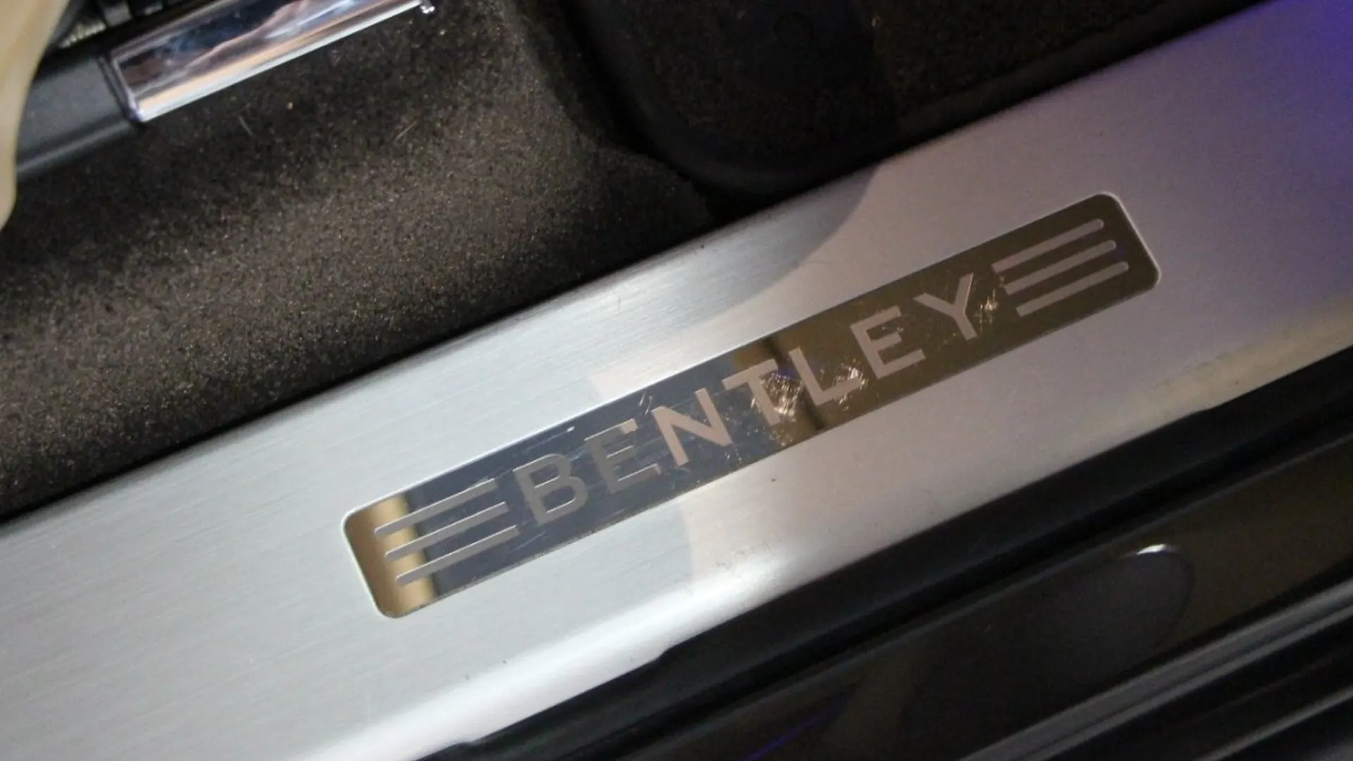 Bentley Bentayga — photo 35