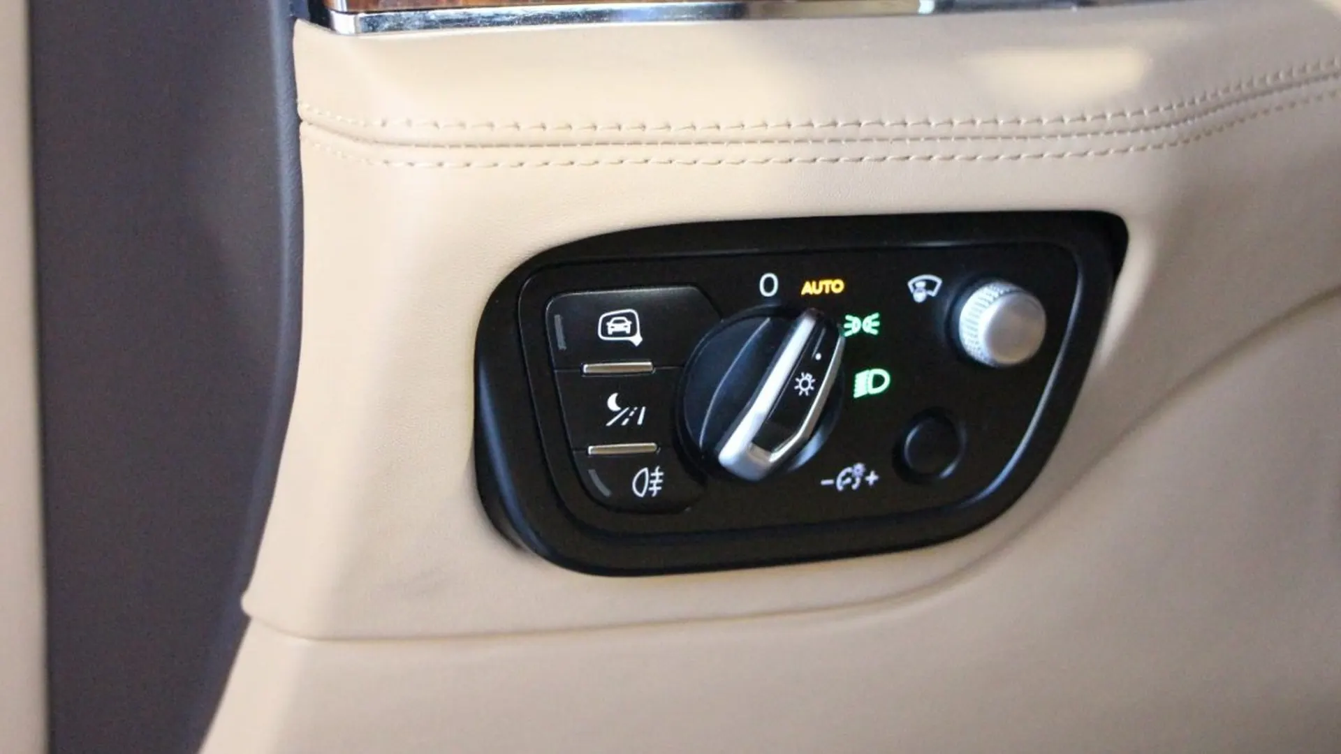 Bentley Bentayga — photo 19