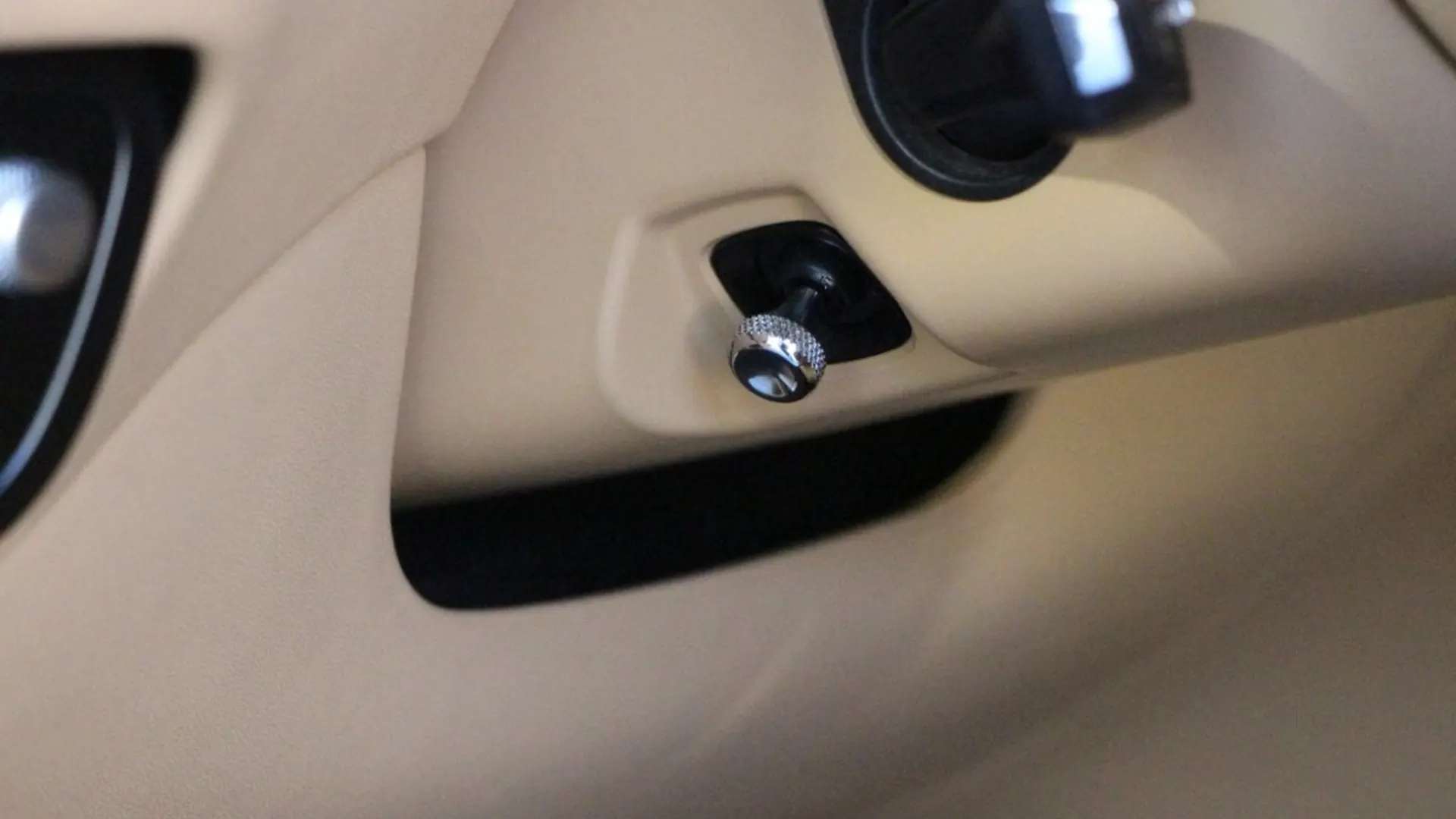 Bentley Bentayga — photo 25