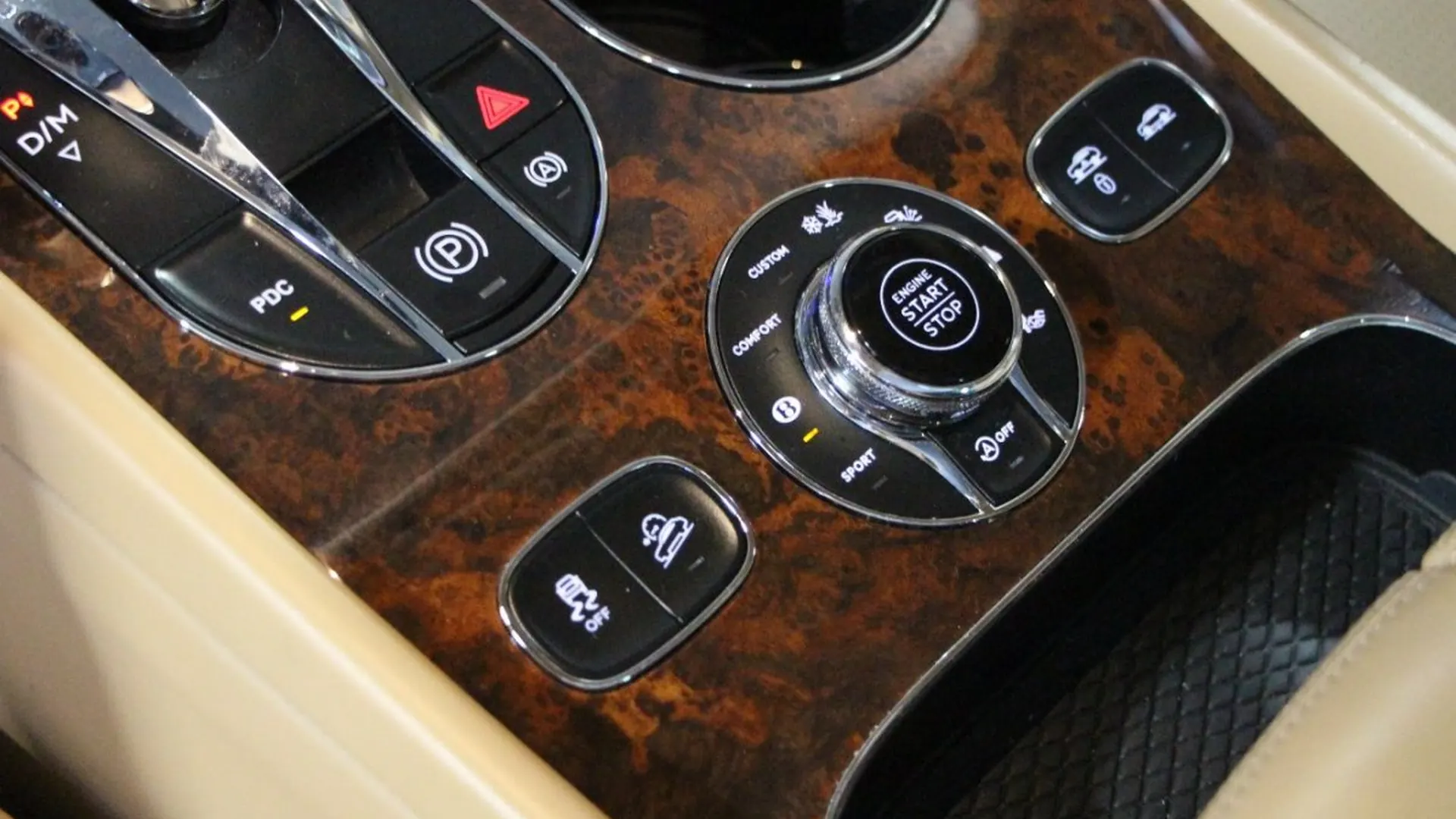 Bentley Bentayga — photo 30