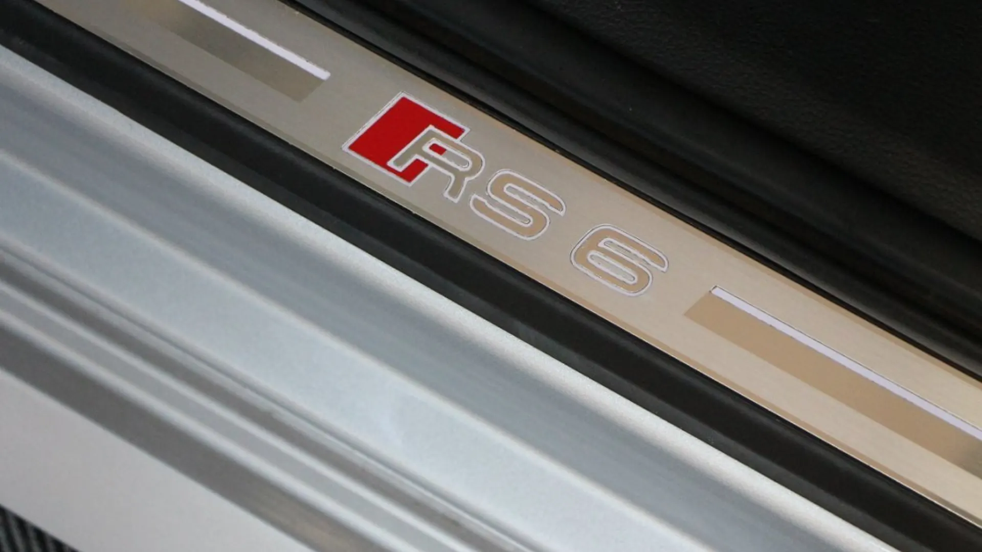 Audi RS6 — photo 23