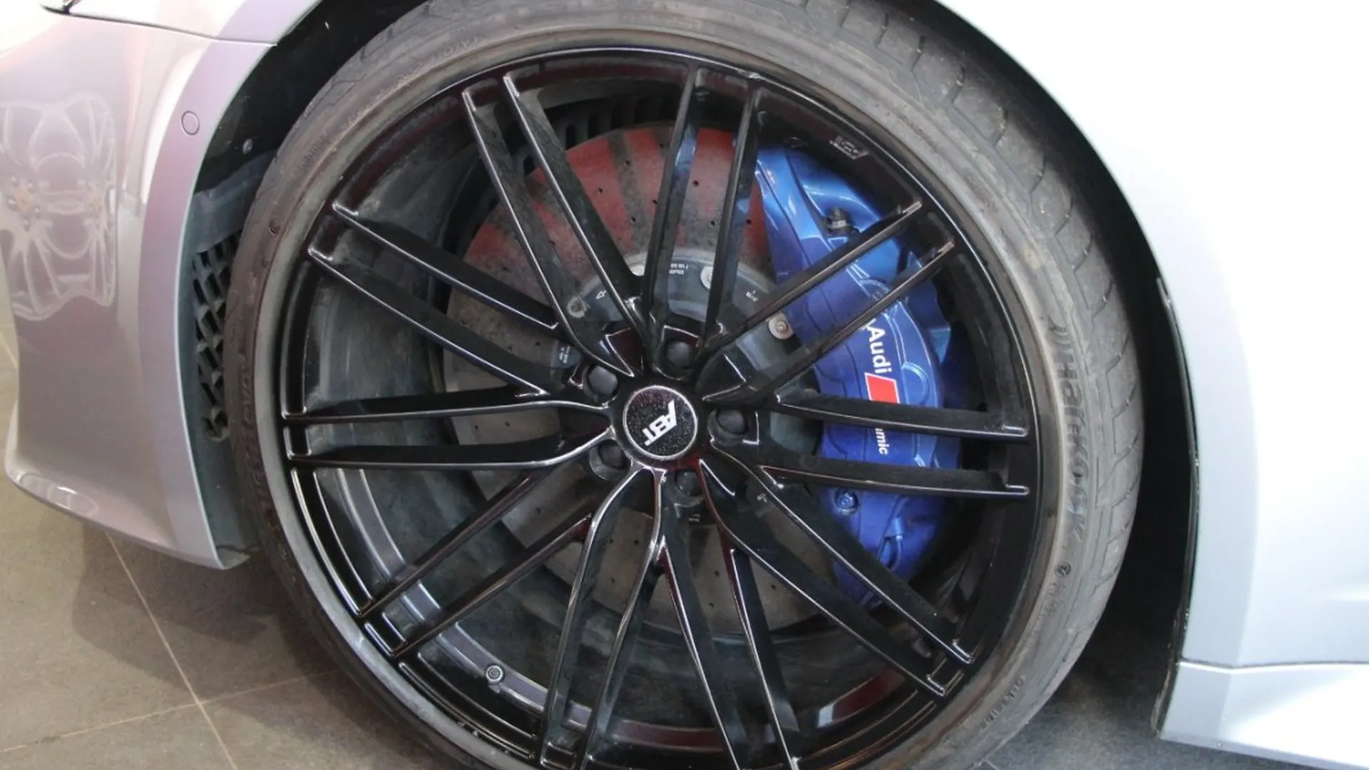 Audi RS6 — photo 9