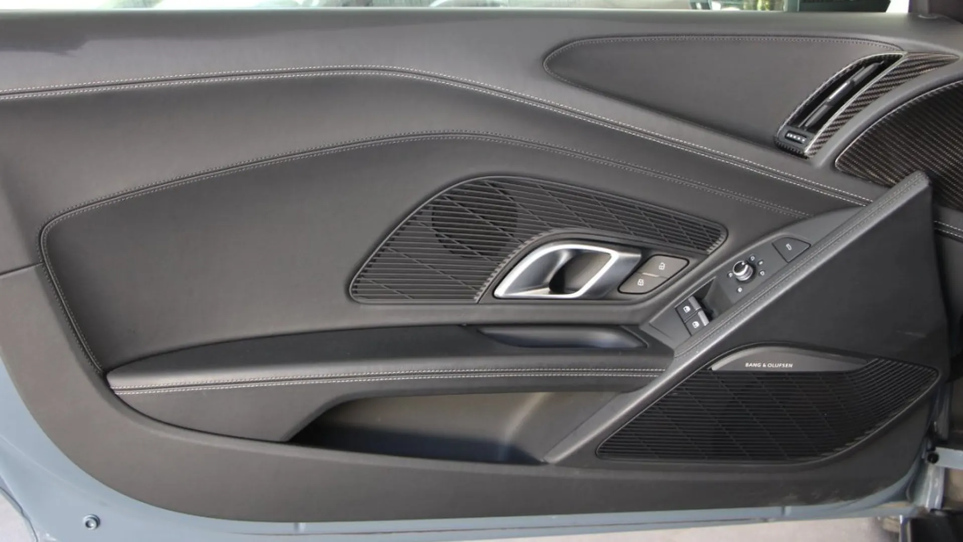 Audi R8 — photo 17