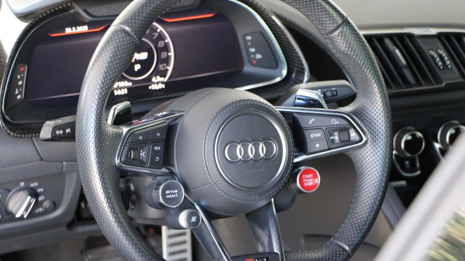 Audi R8 — photo 31