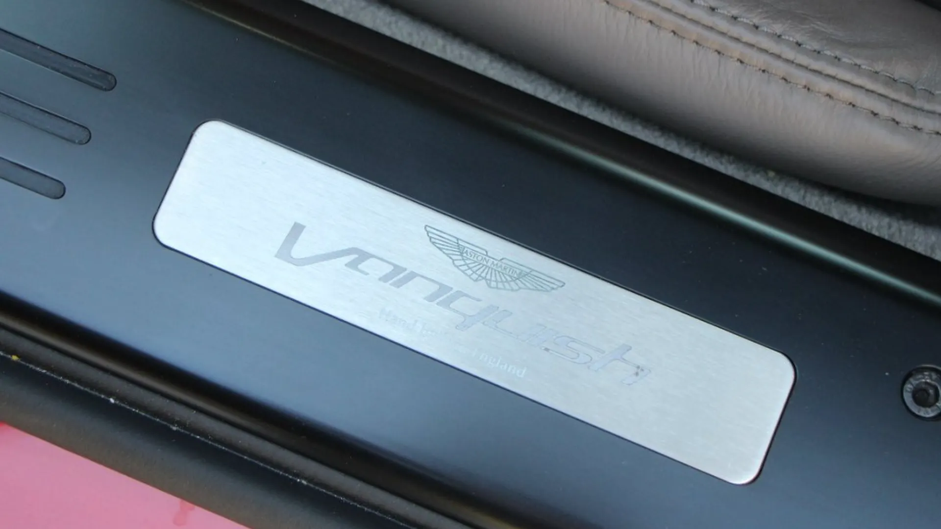 Aston Martin Vanquish — photo 29