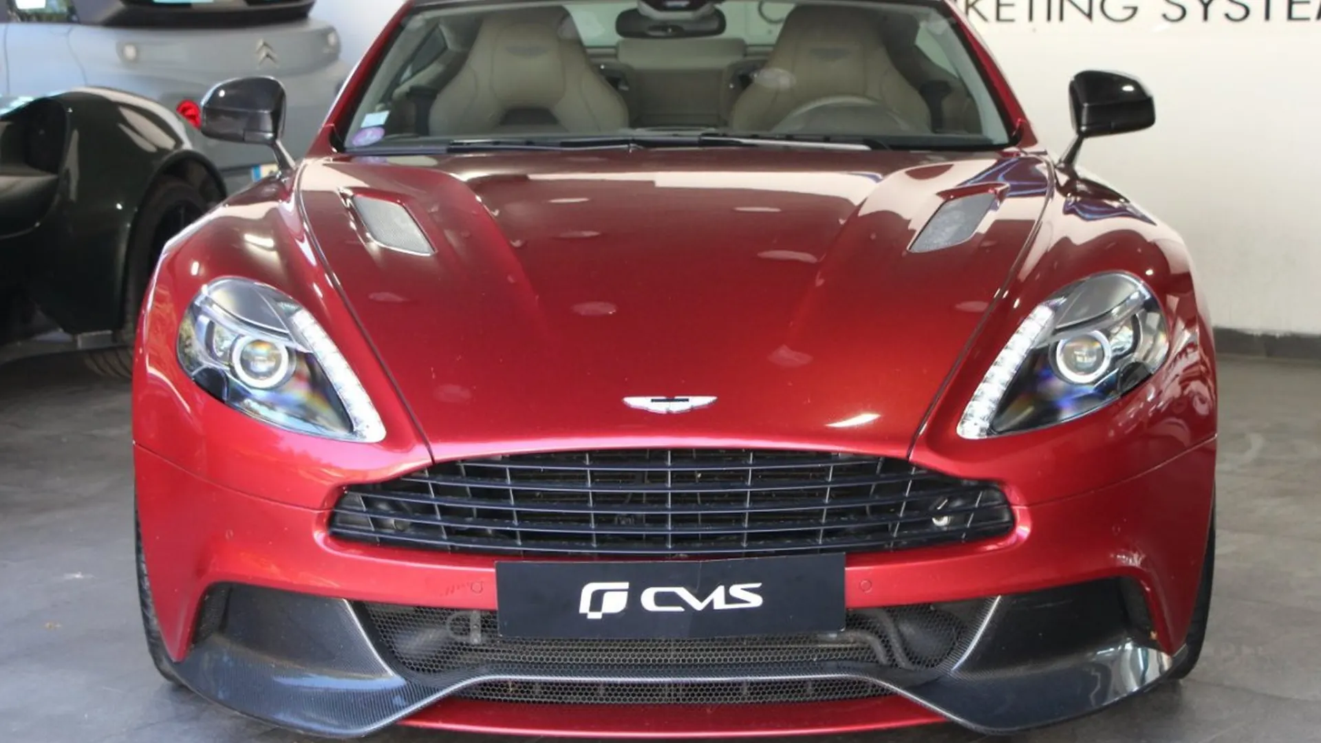 Aston Martin Vanquish — photo 2