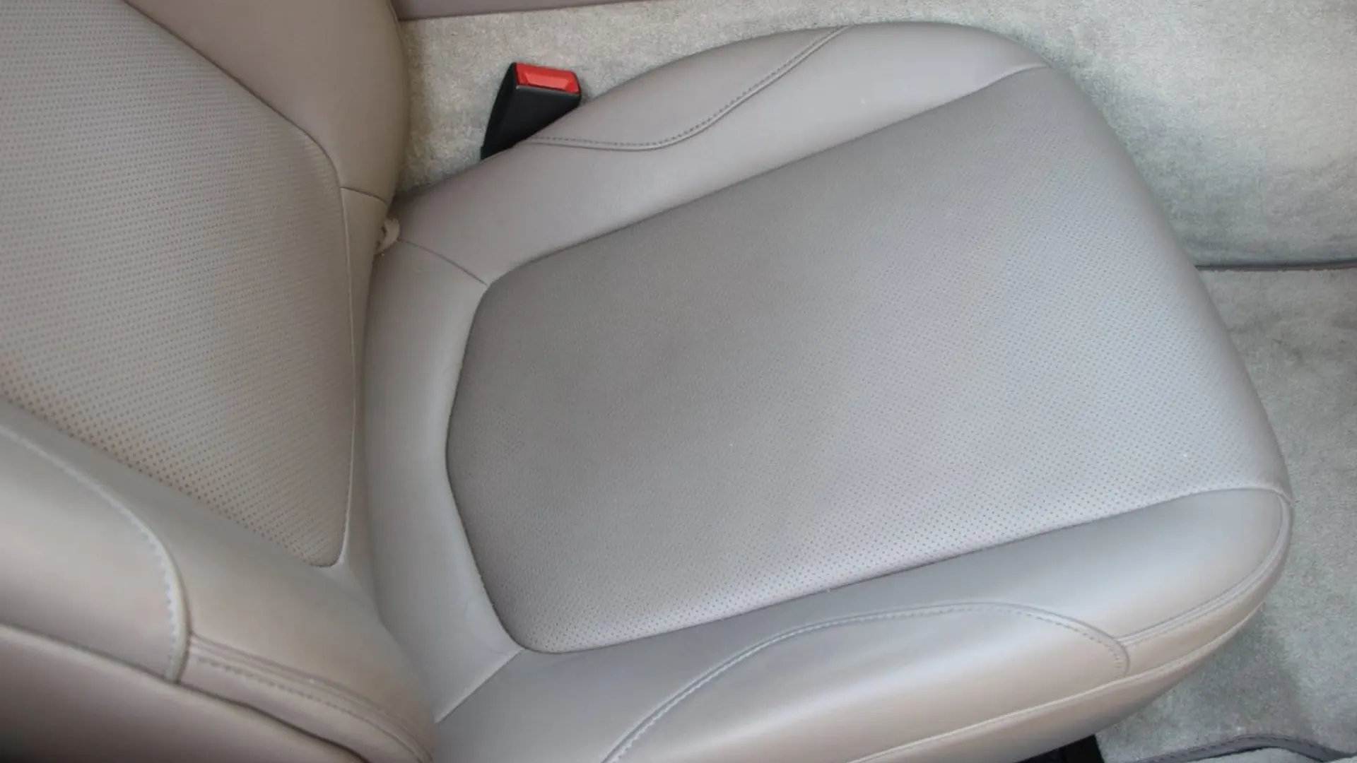 Aston Martin Vanquish — photo 32