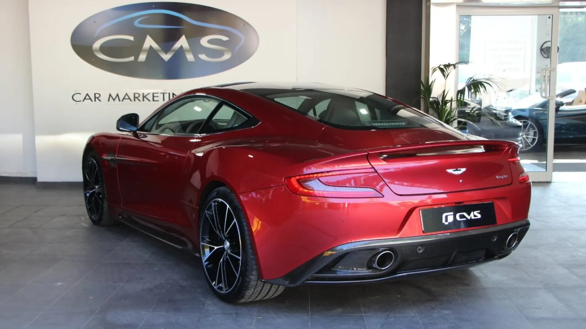 Aston Martin Vanquish — photo 3
