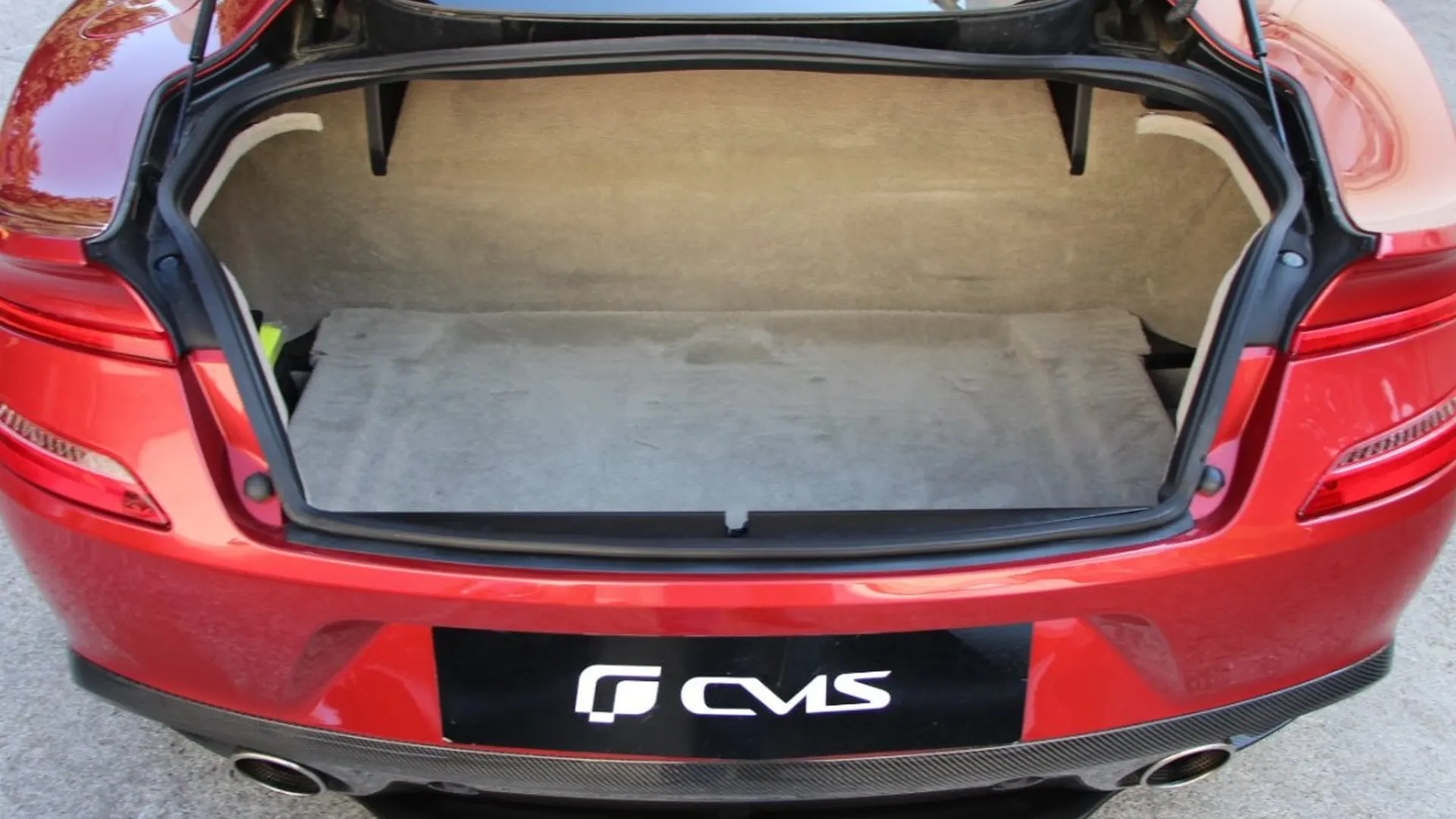 Aston Martin Vanquish — photo 31