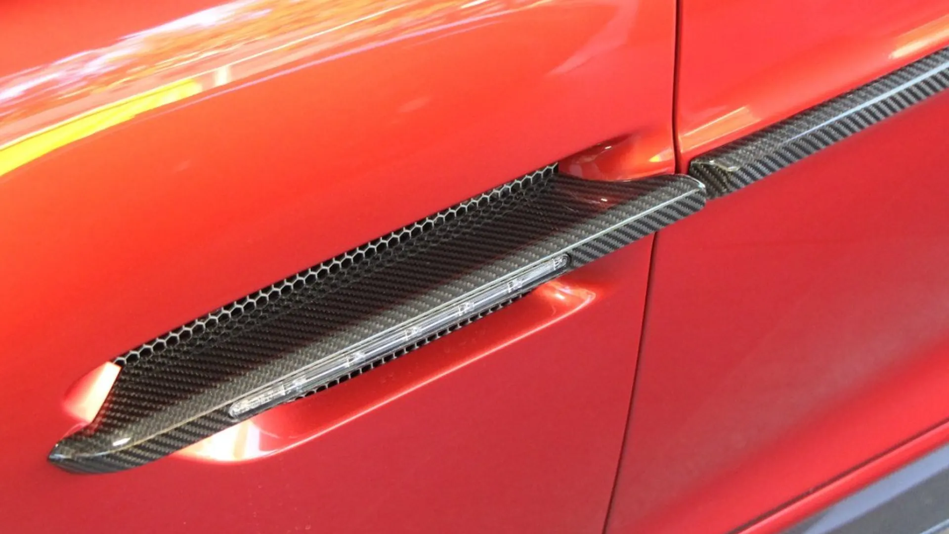 Aston Martin Vanquish — photo 8