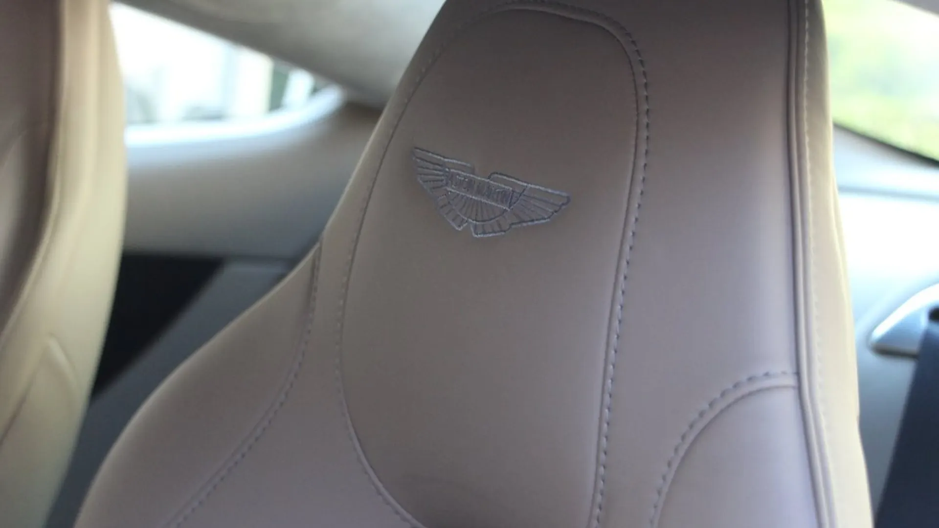 Aston Martin Vanquish — photo 28